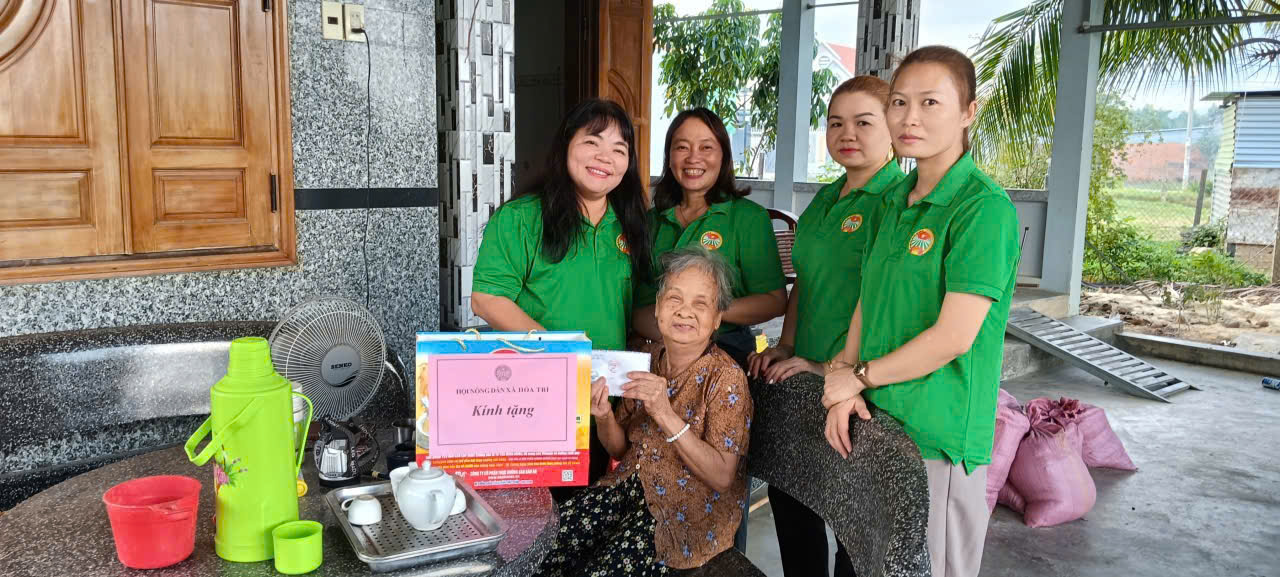 Hội Nông dân xã Hòa Trí: Thăm và tặng quà các gia đình chính sách nhân Ngày Thương binh - Liệt sĩ