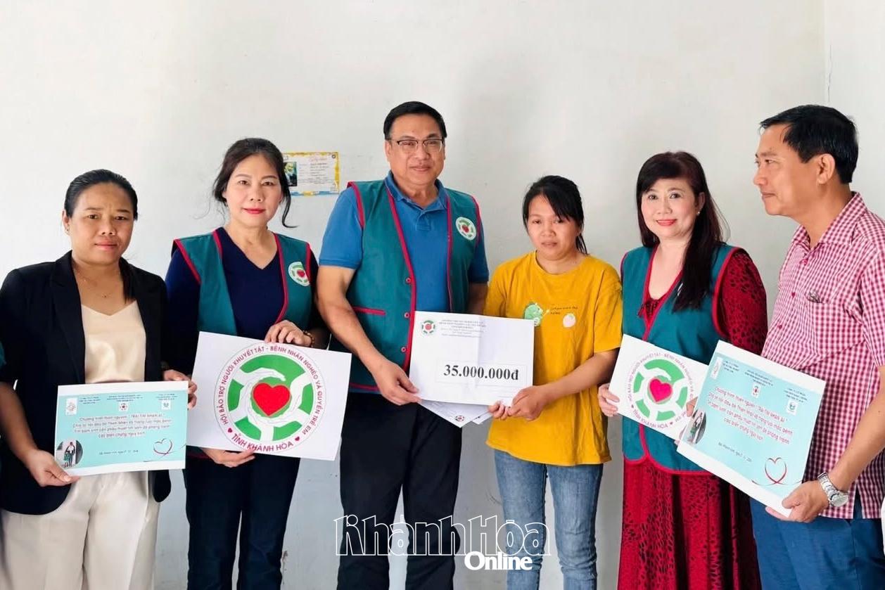 Điểm tựa cho người yếu thế