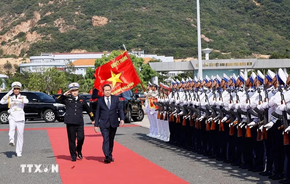 Chủ tịch Quốc hội thăm, làm việc với Quân chủng Hải quân và khảo sát thực tế Lữ đoàn tàu ngầm 189