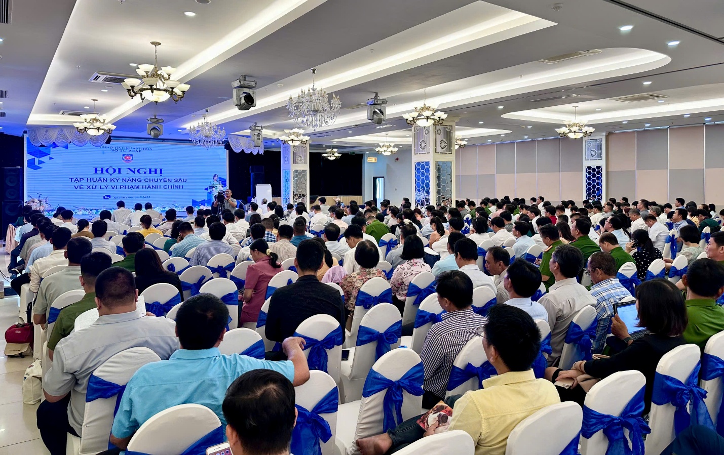 Khánh Hòa: Địa phương đầu tiên trên toàn quốc tổ chức Hội nghị tập huấn và triển khai Luật sửa đổi, bổ sung một số điều Luật Xử lý vi phạm hành chính và các Nghị định hướng dẫn thi hành 