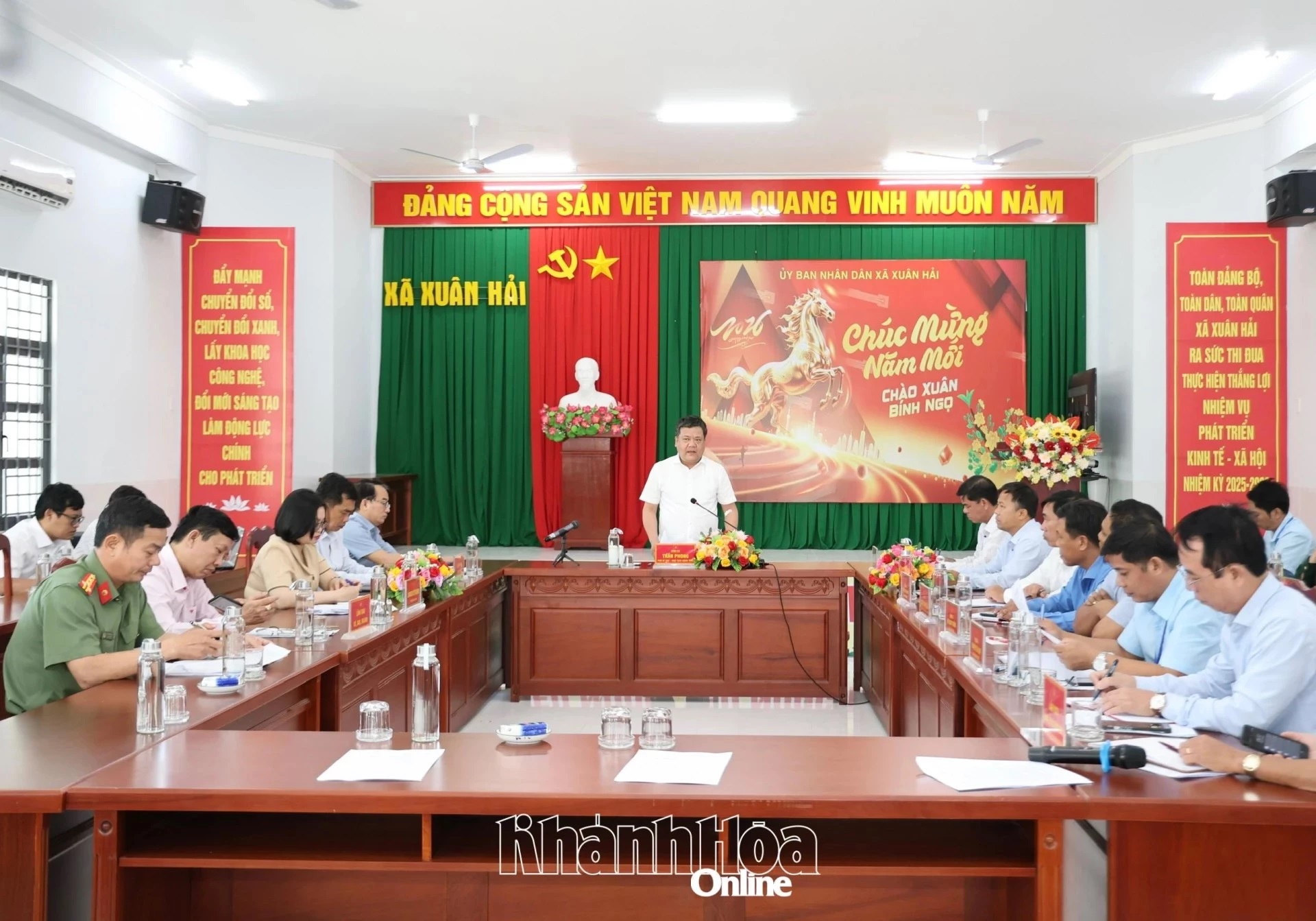Chủ tịch UBND tỉnh Trần Phong kiểm tra công tác bầu cử tại các địa phương