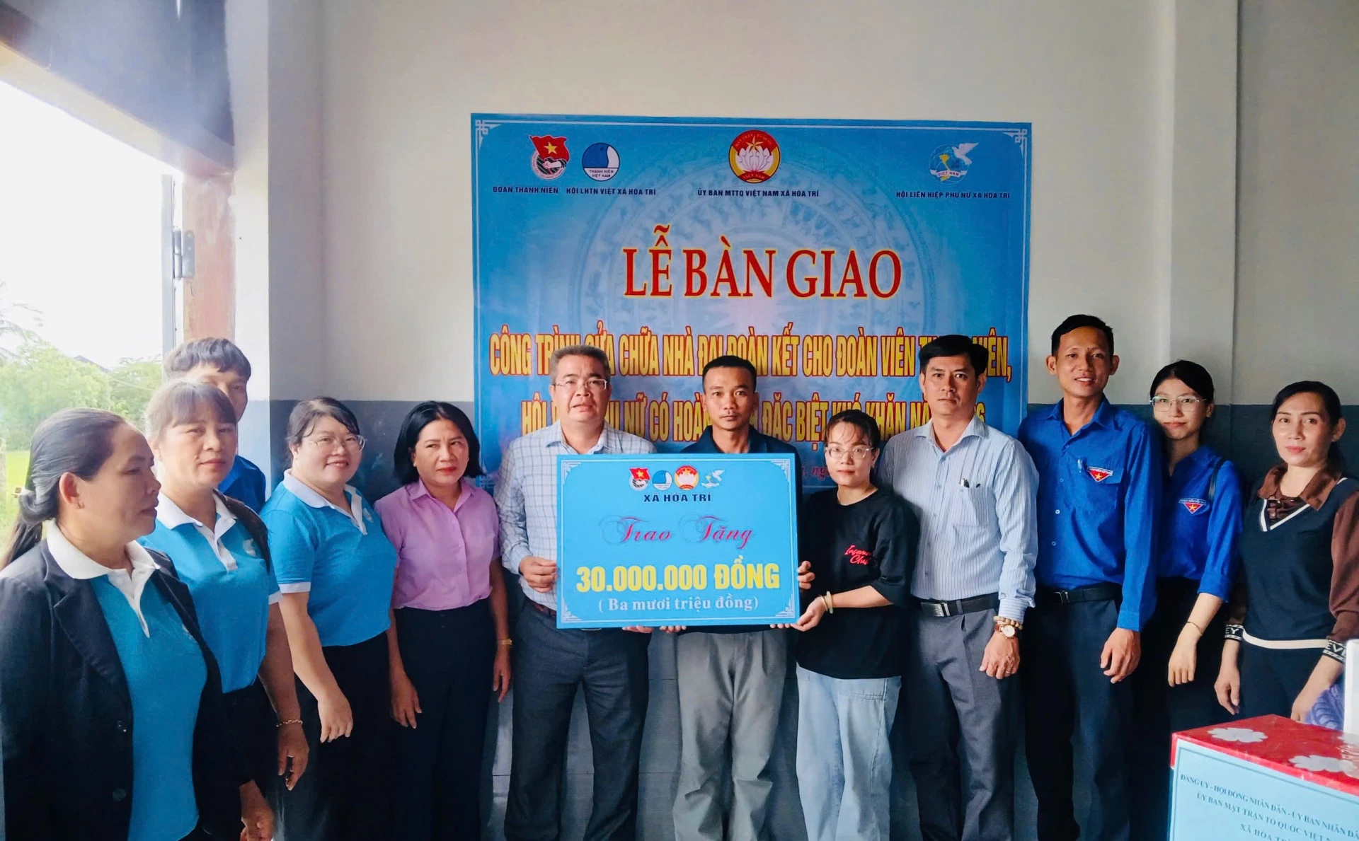 Xã Hòa Trí bàn giao nhà Đại đoàn kết cho người dân