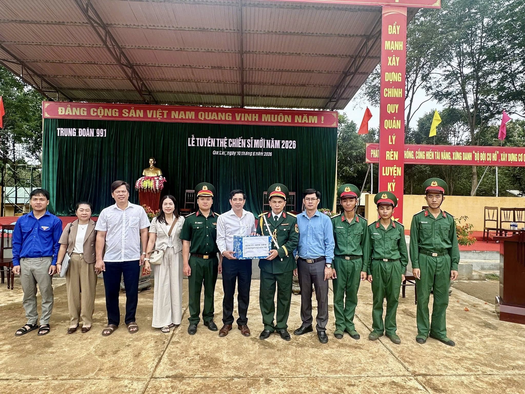 Lãnh đạo xã Hòa Tri thăm, động viên và dự Lễ tuyên thệ Chiến sỹ mới năm 2026 