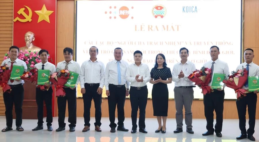 Ra mắt 5 câu lạc bộ "Người cha trách nhiệm" tại xã Cam Lâm