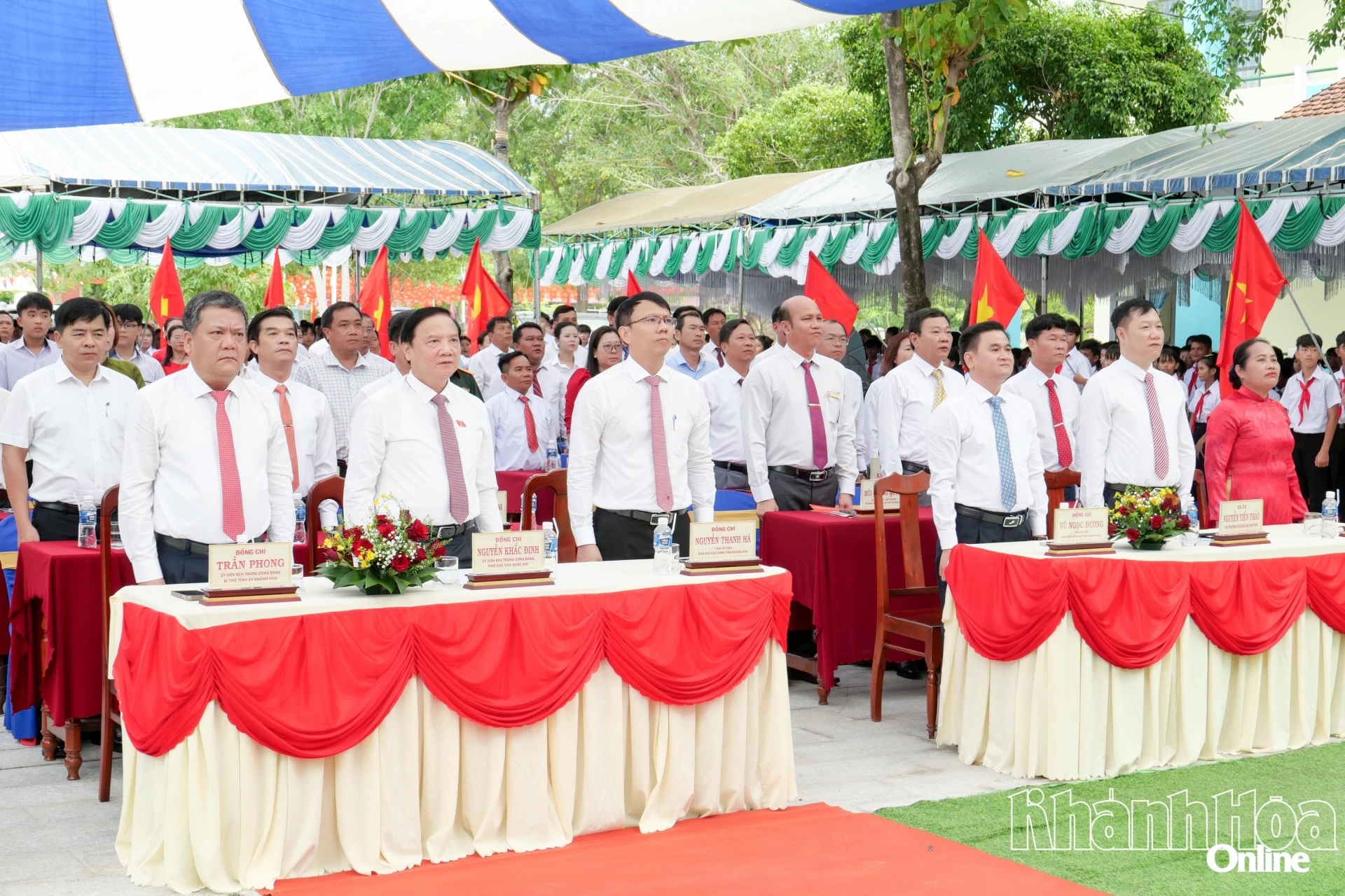 Phó Chủ tịch Quốc hội Nguyễn Khắc Định, Bí thư Tỉnh ủy Trần Phong dự lễ khai giảng năm học mới tại Trường Phổ thông Dân tộc nội trú THCS và THPT Pi Năng Tắc