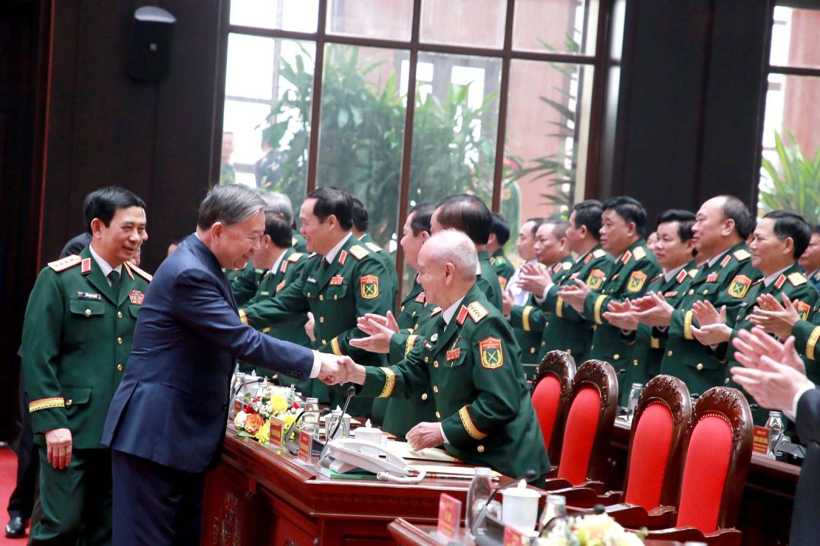 Ảnh: Tổng Bí thư trao Danh hiệu Anh hùng LLVT nhân dân tặng Tổng cục Hậu cần - Kỹ thuật