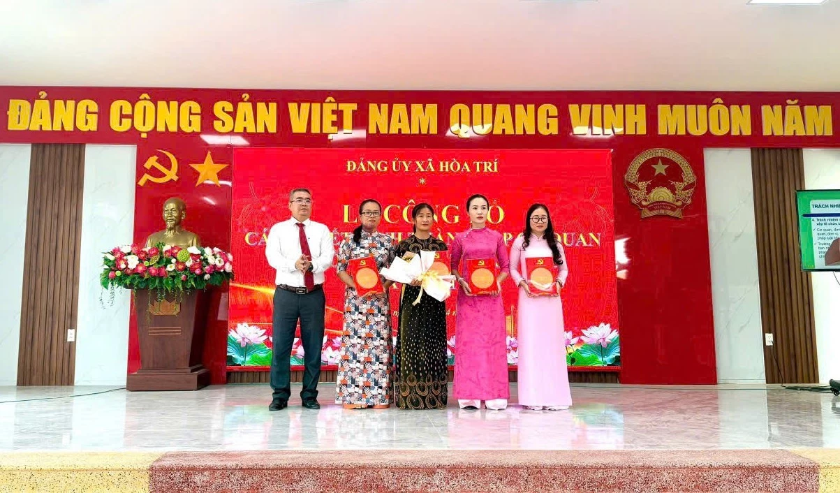 Công bố quyết định thành lập Trạm Y tế xã Hòa Trí