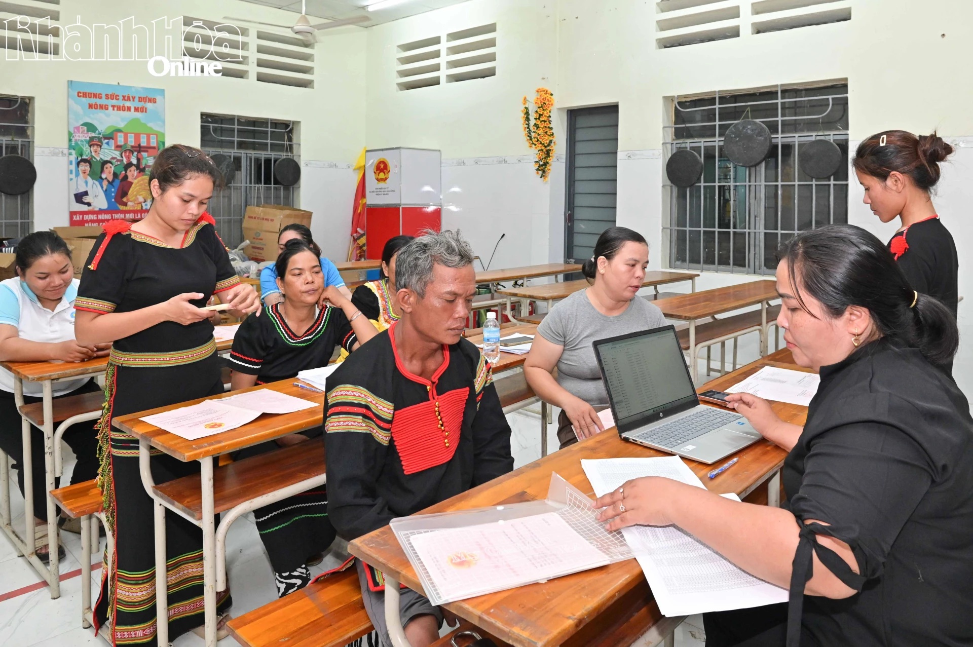 Tăng tốc hoàn thành cơ sở dữ liệu đất đai: Xuyên ngày đêm thu thập dữ liệu