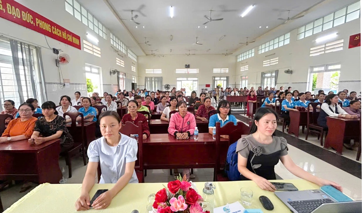 Tập huấn nghiệp vụ công tác hội phụ nữ cho các chi hội trưởng ở khu vực Ninh Hòa