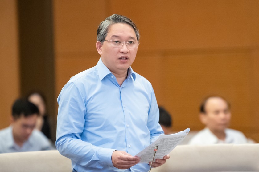 Thể chế rõ ‘cơ chế đặc biệt về nhập quốc tịch’ theo Nghị quyết số 57-NQ/TW của Bộ Chính trị
