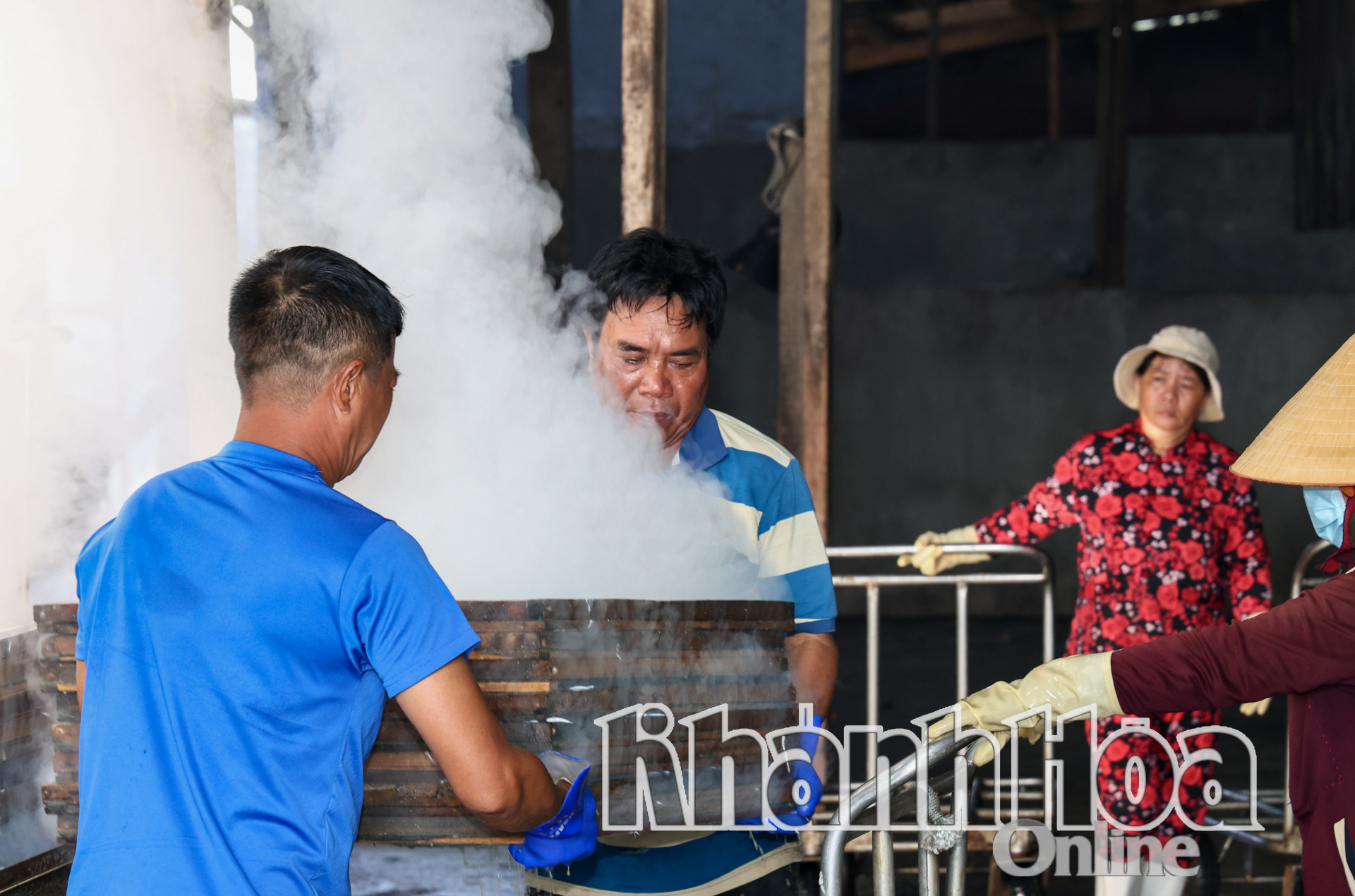 Giữ nghề truyền thống của quê hương
