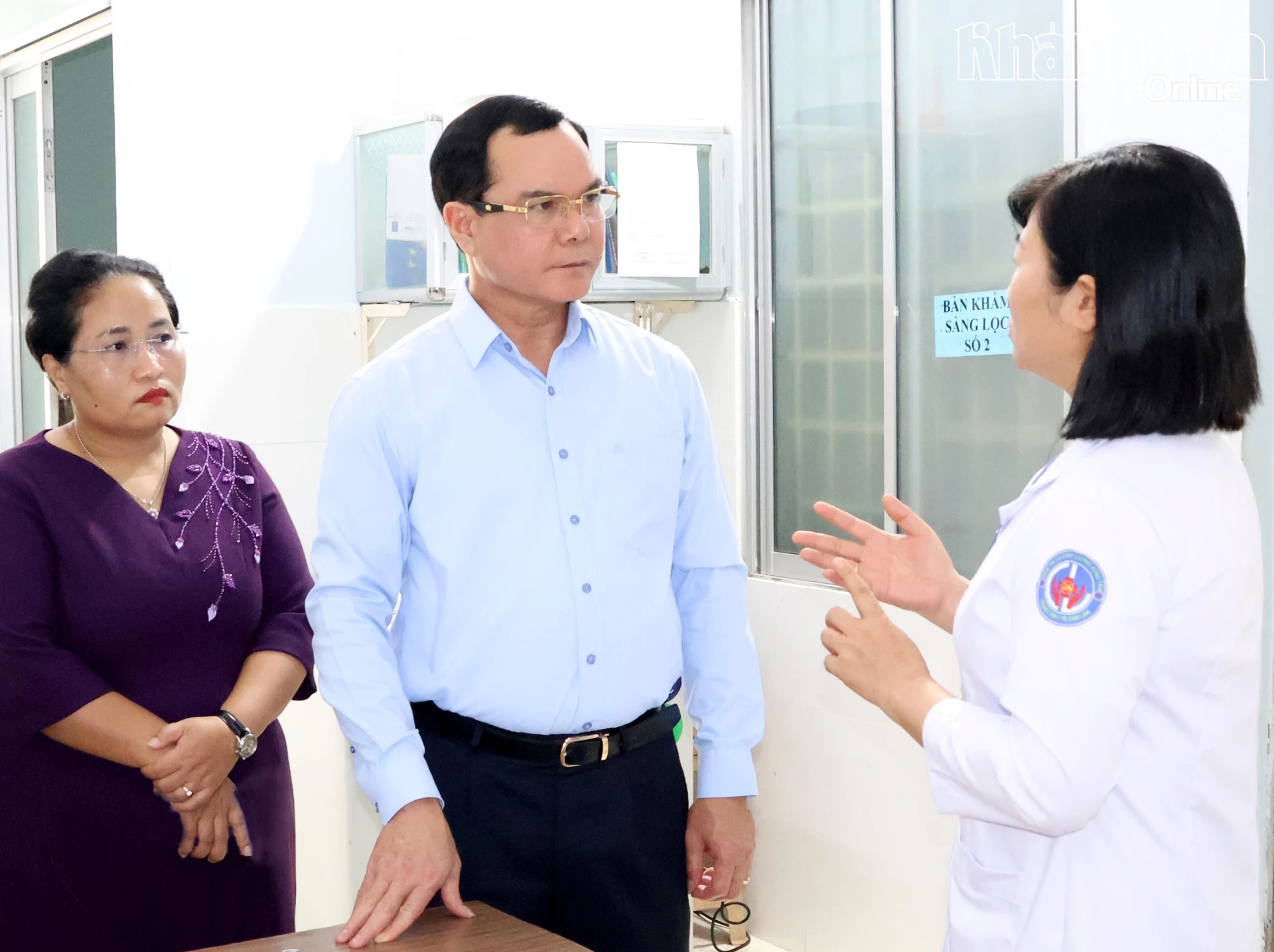 Bộ trưởng Bộ Dân tộc và Tôn giáo Nguyễn Đình Khang thăm, tặng quà tại xã Cam Hiệp