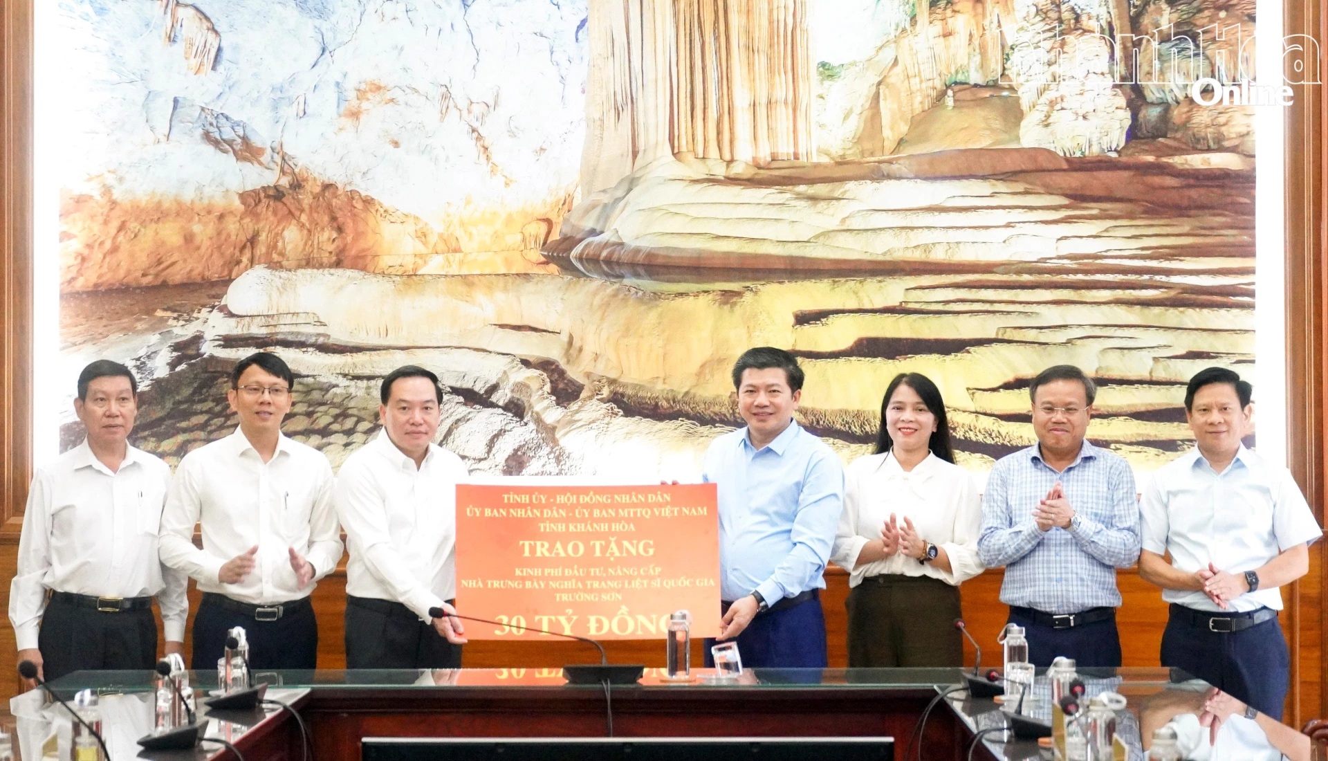 Khánh Hòa trao hỗ trợ nâng cấp Nhà trưng bày Nghĩa trang liệt sĩ quốc gia Trường Sơn