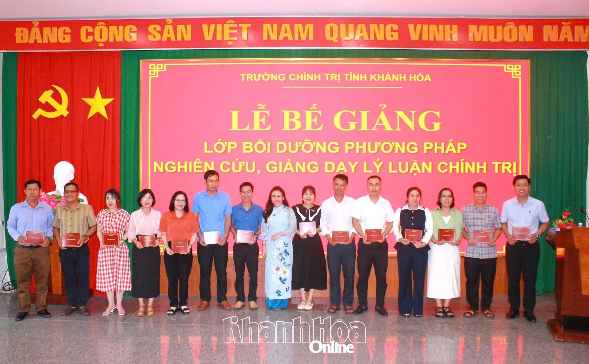 Trường Chính trị tỉnh Khánh Hòa bế giảng lớp bồi dưỡng phương pháp nghiên cứu, giảng dạy lý luận chính trị