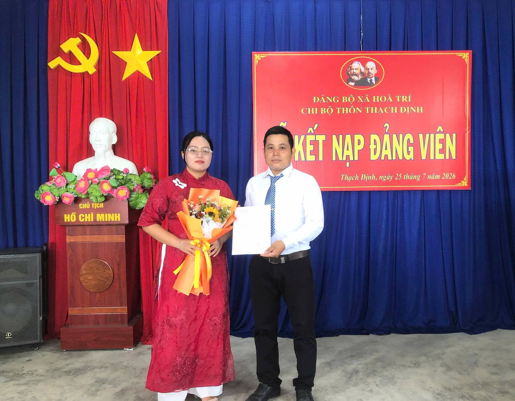 Chi bộ thôn Thạch Định tổ chức Lễ kết nạp Đảng viên mới 