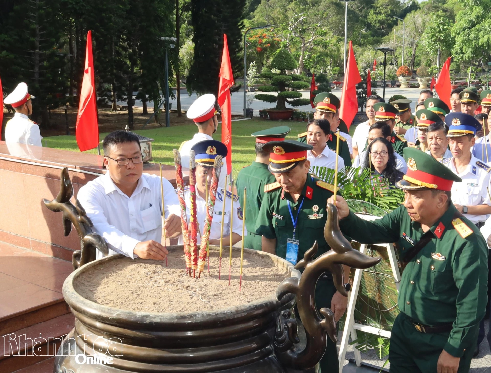 Đoàn công tác khảo sát biển, đảo ven bờ năm 2026 tri ân và trao an sinh tại đặc khu Côn Đảo