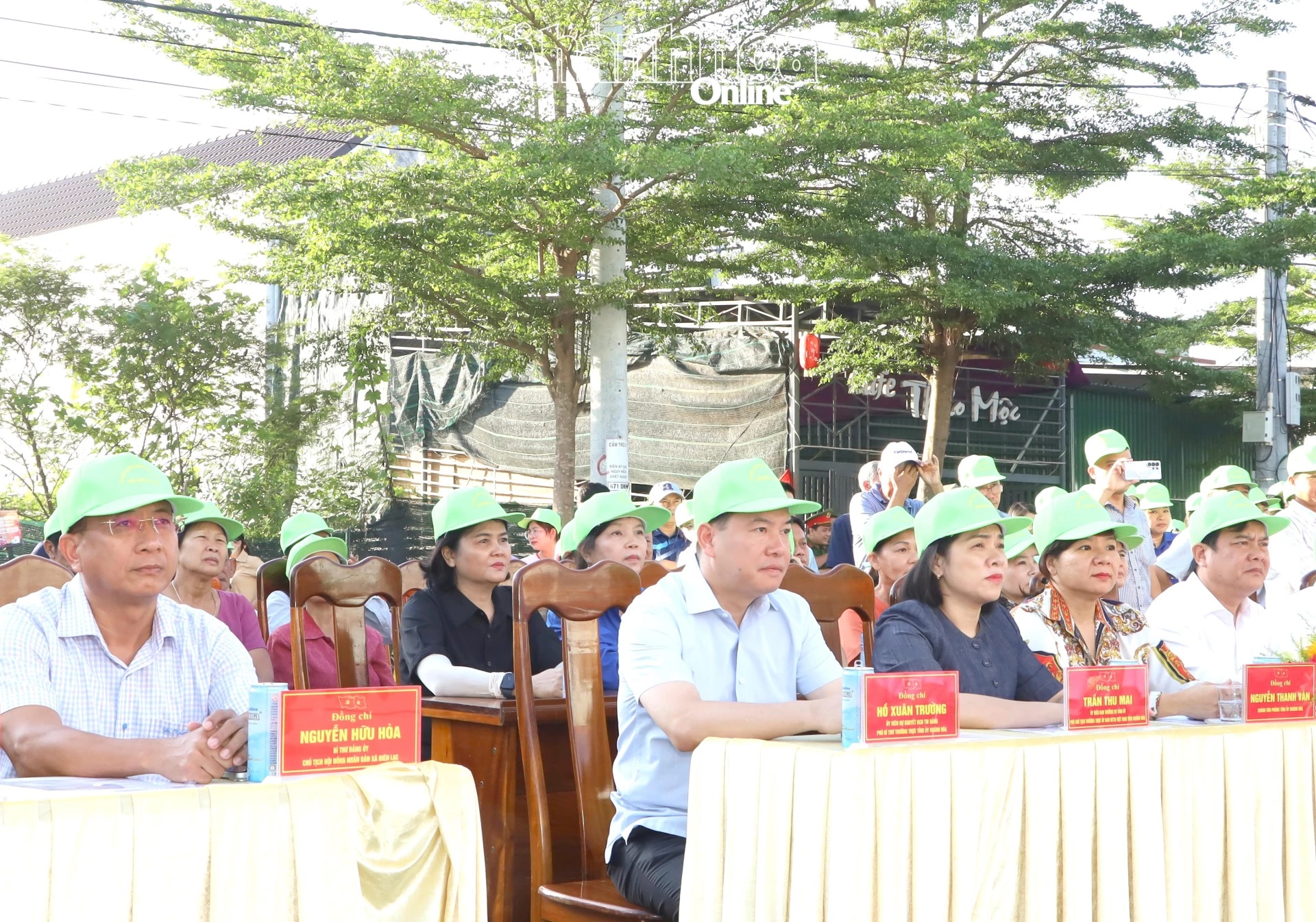 Phó Bí thư Thường trực Tỉnh ủy Hồ Xuân Trường dự lễ ra quân hưởng ứng phong trào toàn dân chung tay bảo vệ môi trường tại xã Diên Lạc