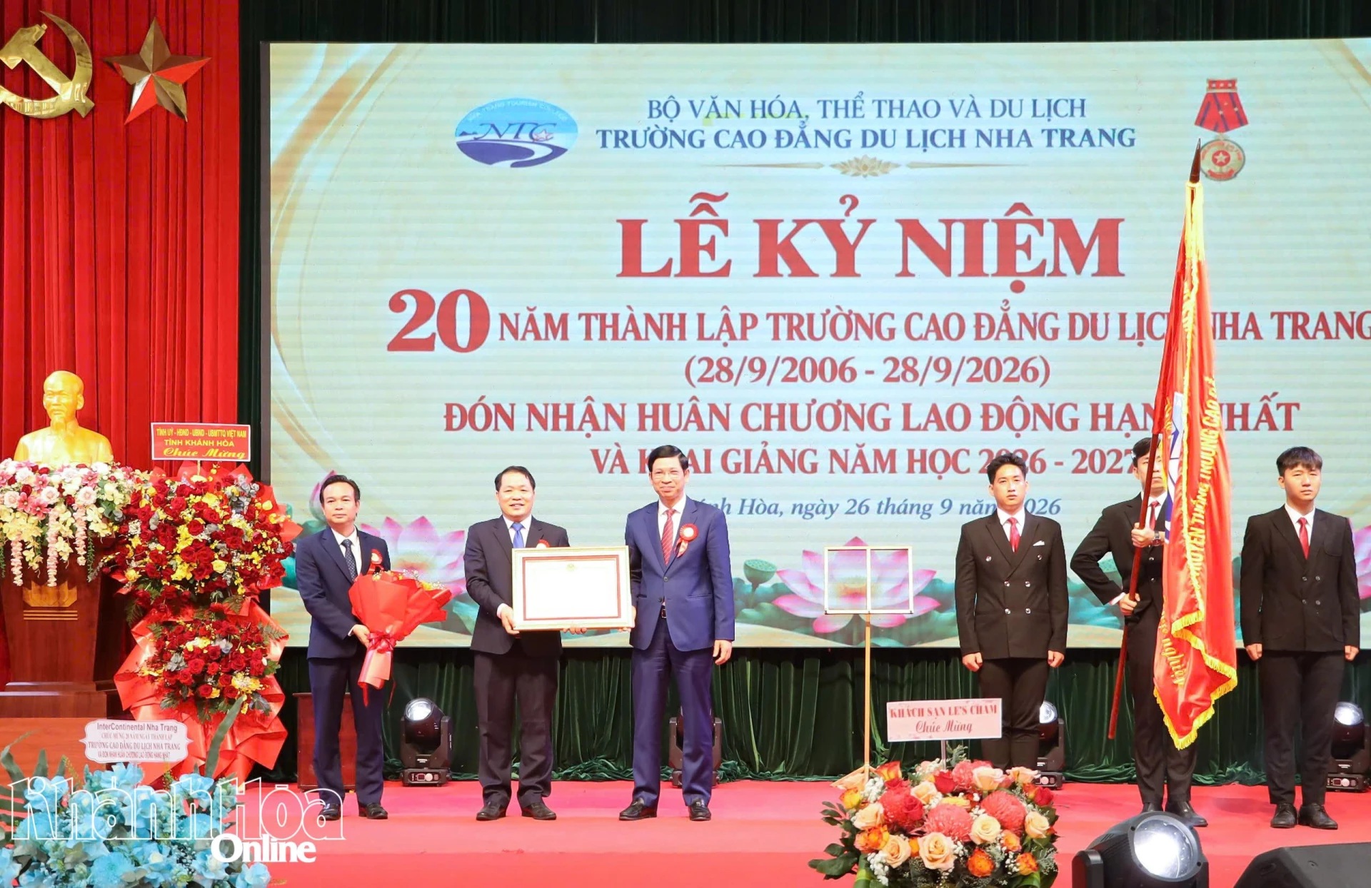 Trường Cao đẳng Du lịch Nha Trang kỷ niệm 20 năm thành lập và đón nhận Huân chương Lao động hạng Nhất