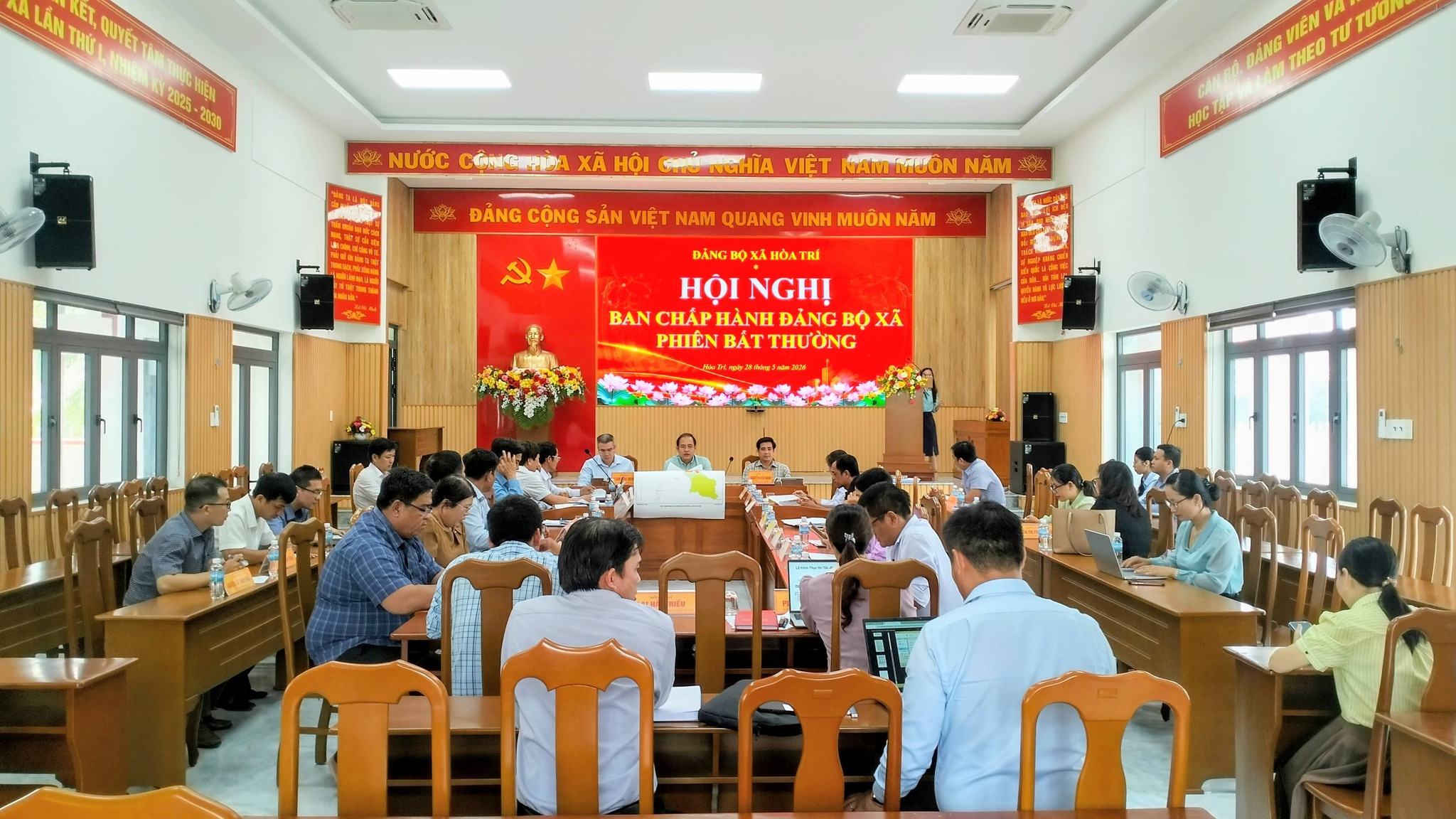 Ban Chấp hành Đảng bộ xã Hòa Trí họp phiên bất thường cho ý kiến Đề án sáp nhập thôn