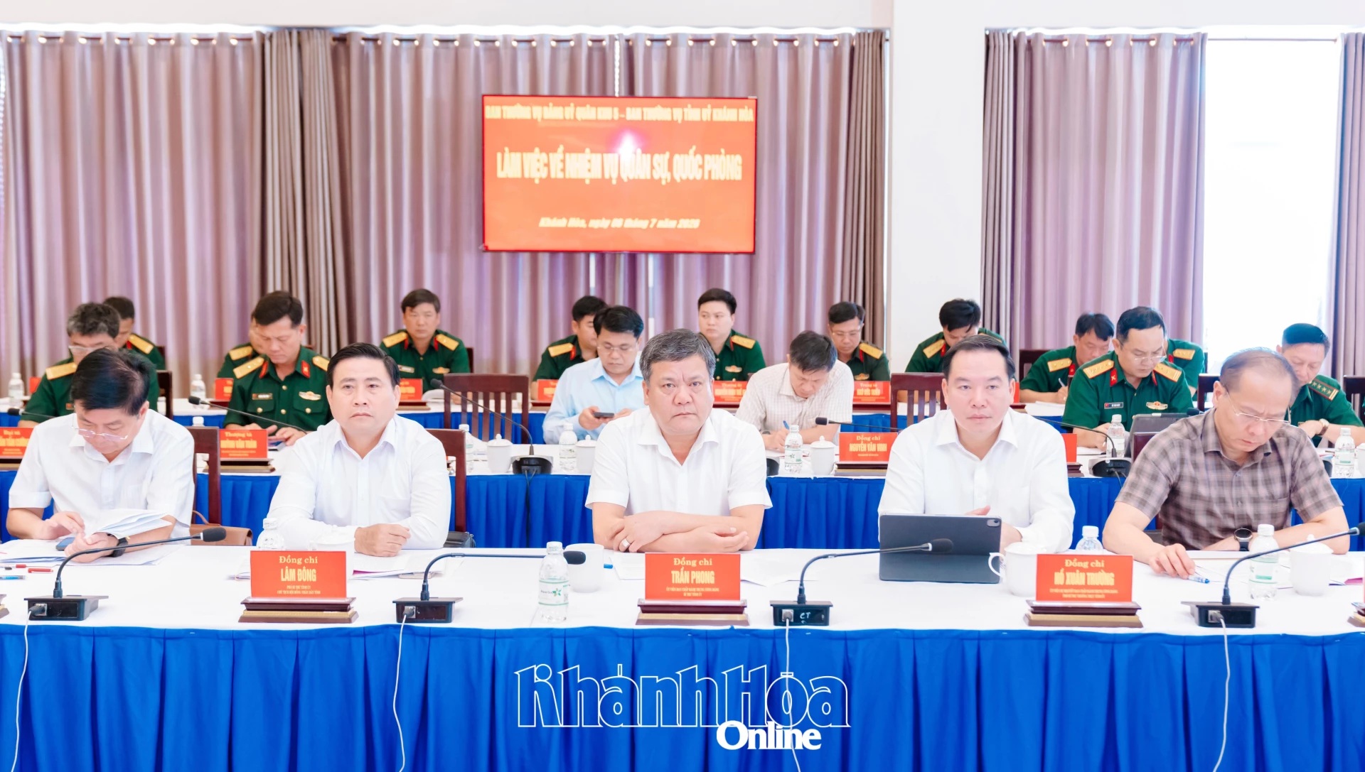 Ban Thường vụ Đảng ủy Quân khu 5 làm việc với Ban Thường vụ Tỉnh ủy Khánh Hòa về nhiệm vụ quân sự, quốc phòng