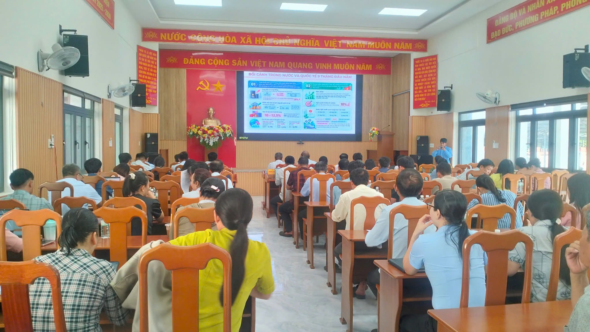 Hội nghị trực tuyến Báo cáo viên Trung ương tháng 9 năm 2026 tại Điểm cầu xã Hòa Trí