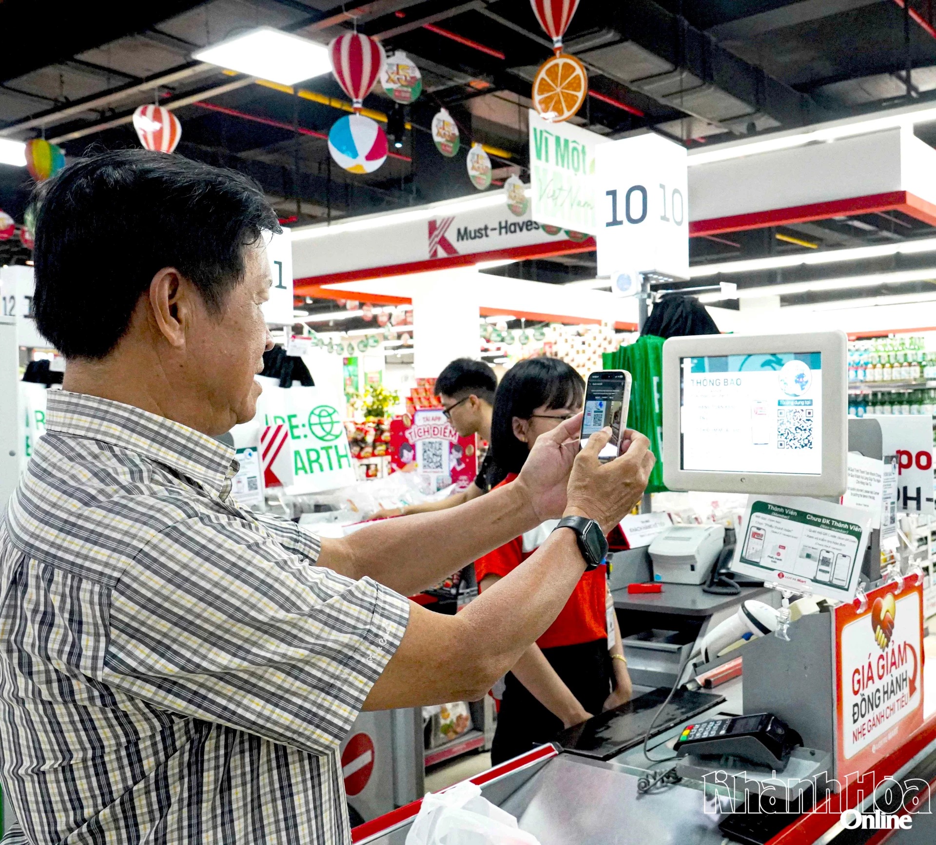 Thúc đẩy mua sắm không dùng tiền mặt