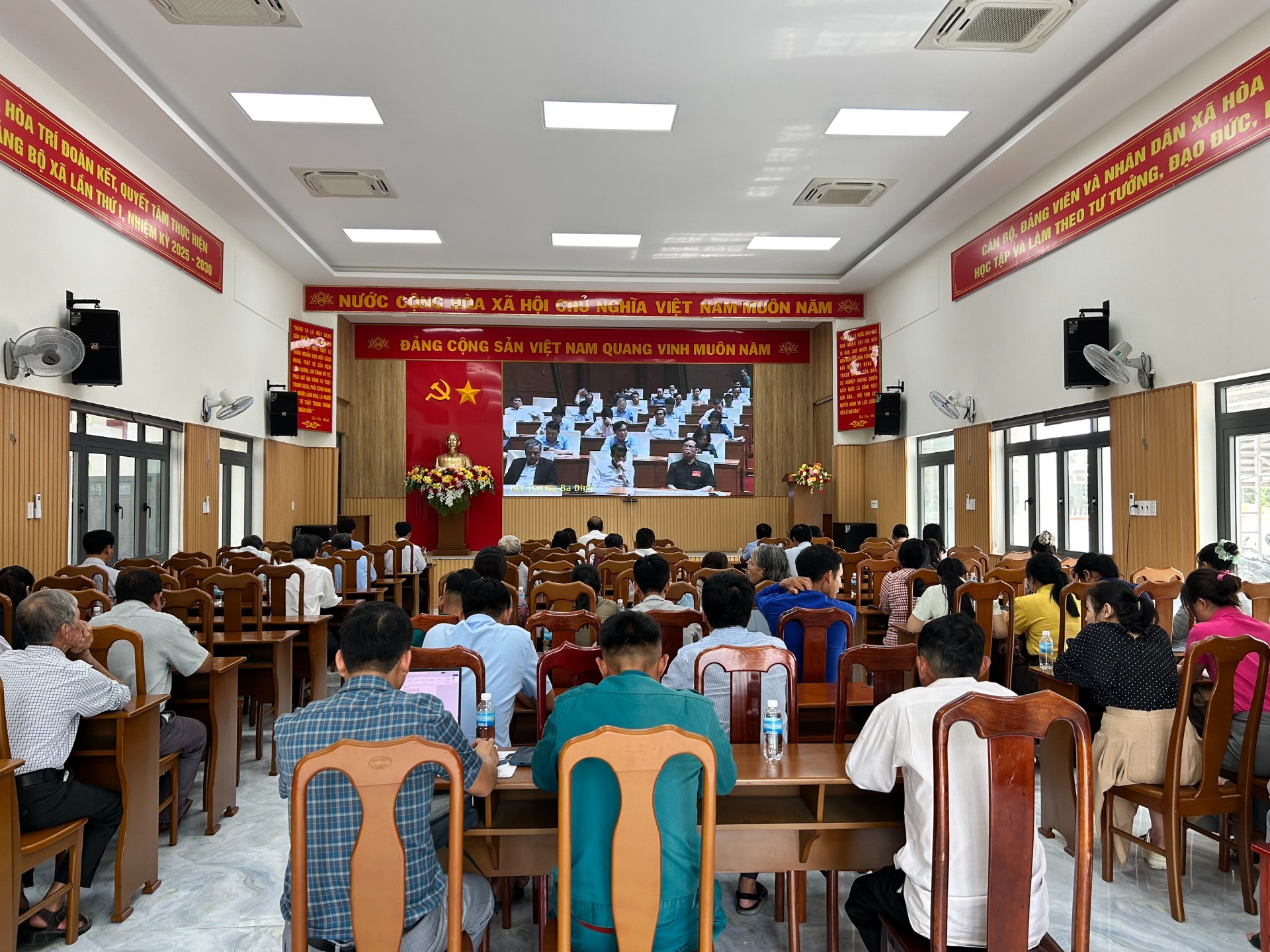 Đảng ủy xã Hòa Trí học tập Nghị quyết Trung ương 2, khóa XIV 