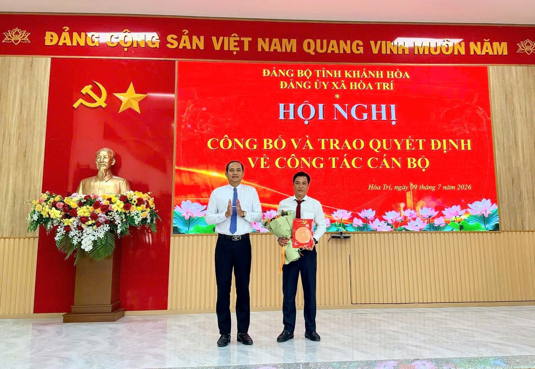 Đảng ủy xã Hòa Trí tổ chức Hội nghị công bố và trao quyết định về công tác cán bộ