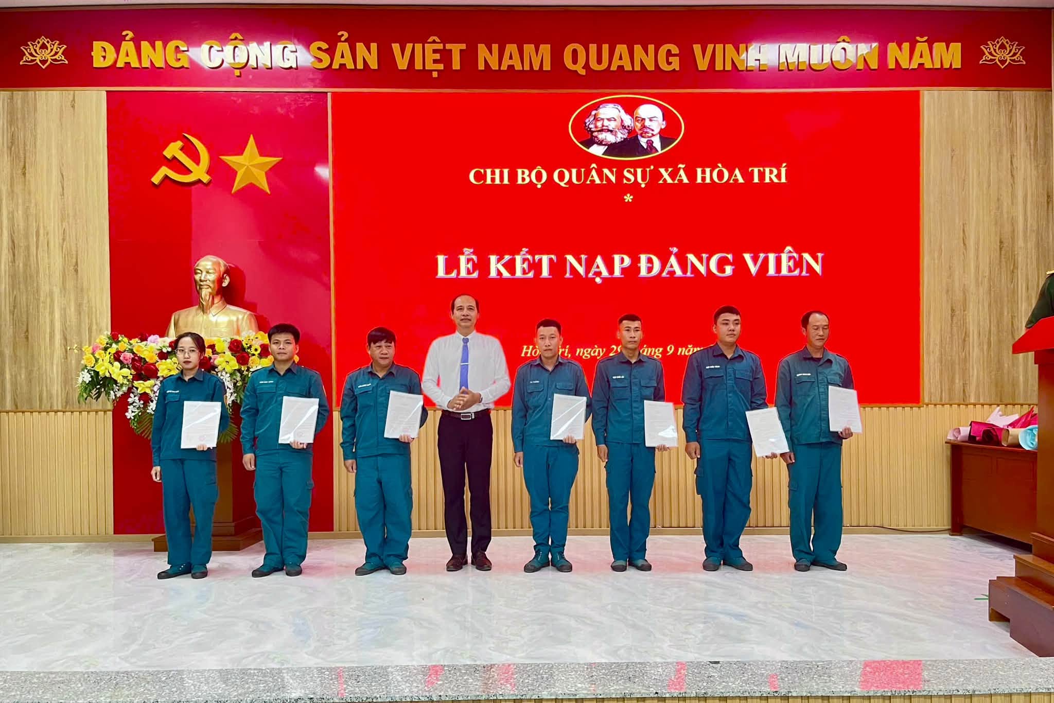 Chi bộ Quân sự xã Hòa Trí tổ chức Lễ kết nạp Đảng viên