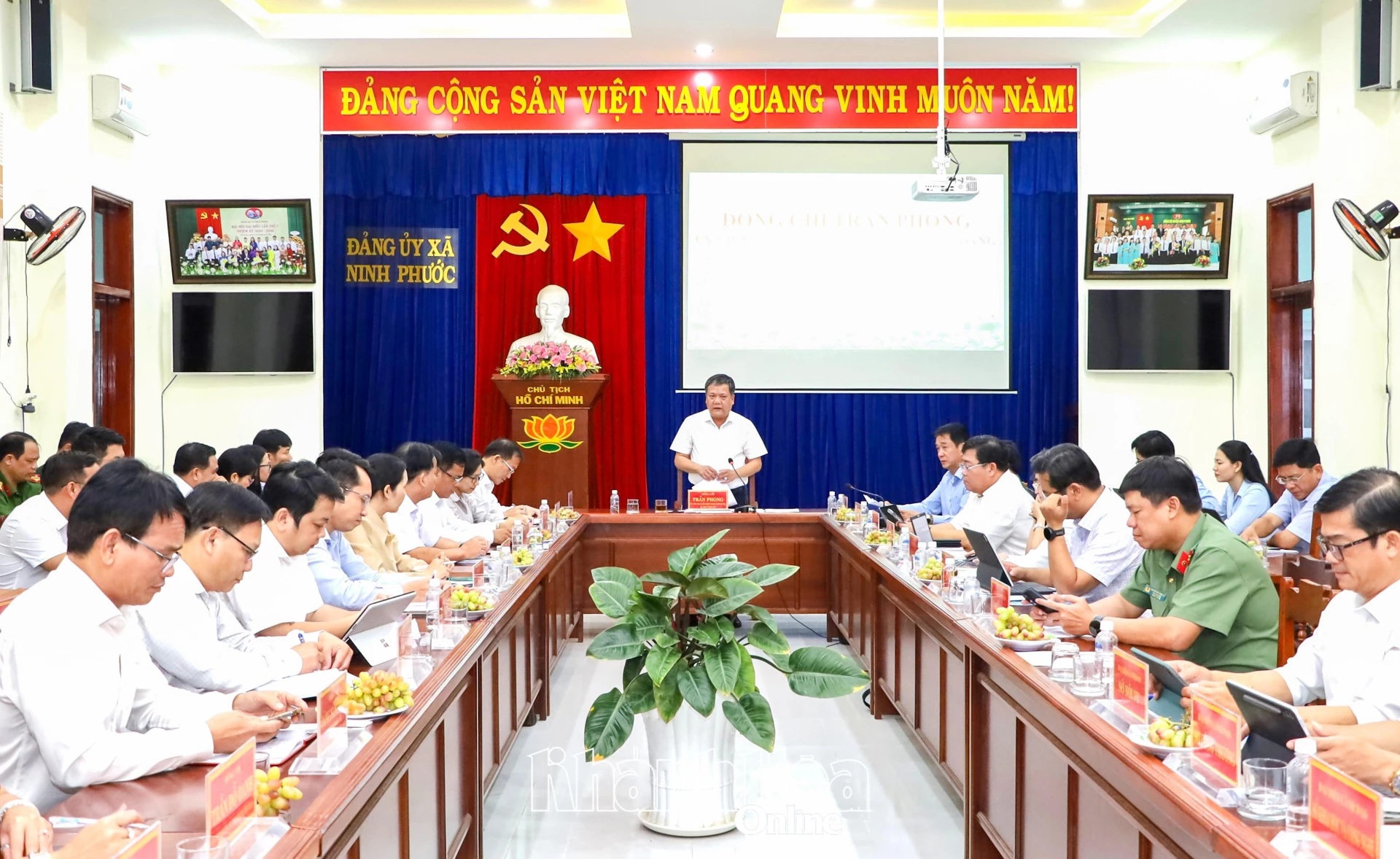 Bí thư Tỉnh ủy Trần Phong làm việc với Ban Thường vụ Đảng ủy 4 xã phía nam tỉnh