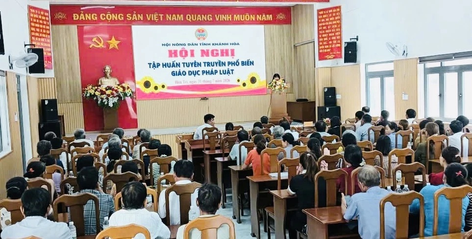 Tuyên truyền, phổ biến pháp luật cho cán bộ, hội viên nông dân xã Hòa Trí