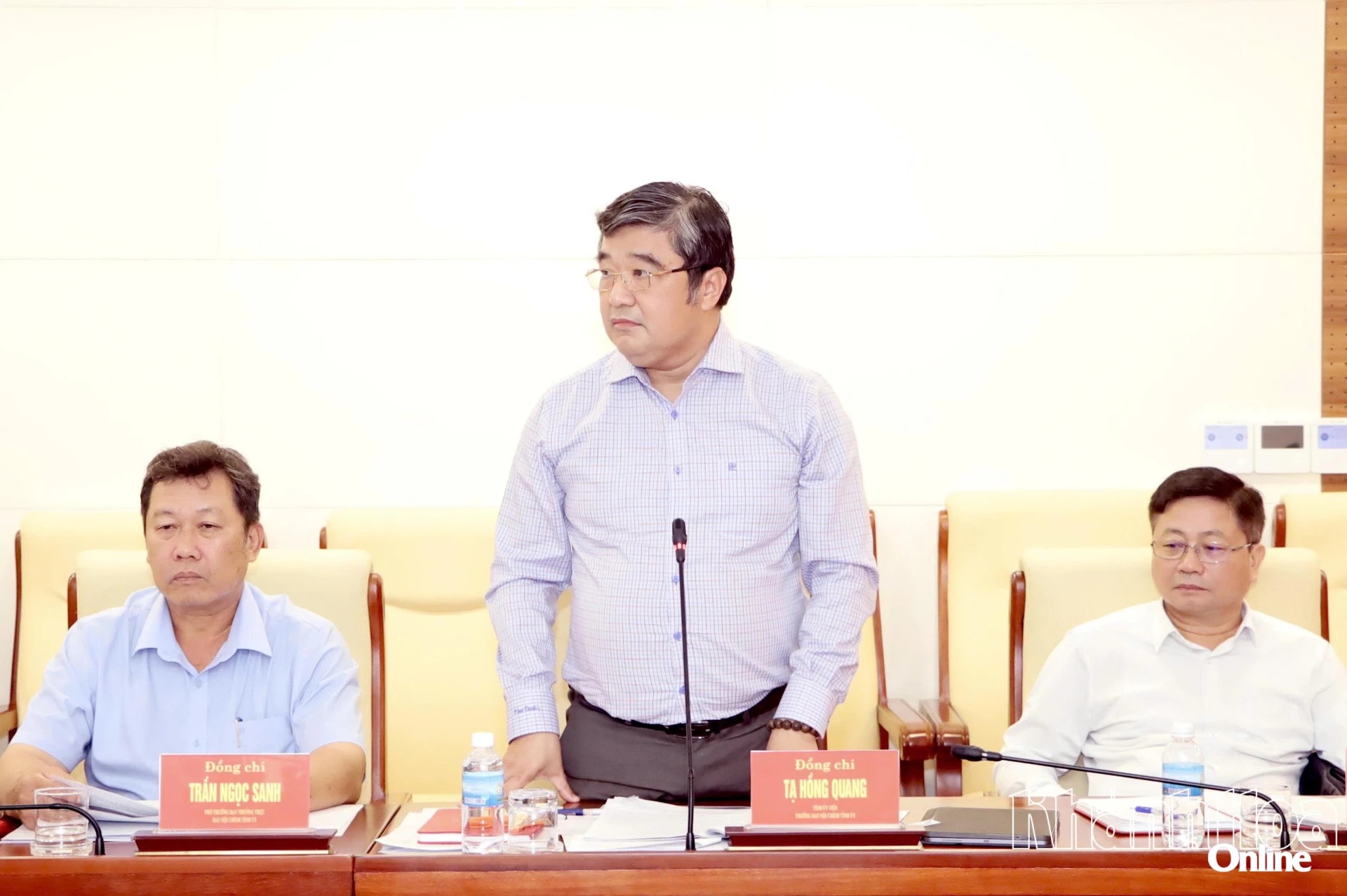 Tiếp tục thực hiện nghiêm túc, hiệu quả công tác nội chính, phòng, chống tham nhũng, lãng phí, tiêu cực và cải cách tư pháp