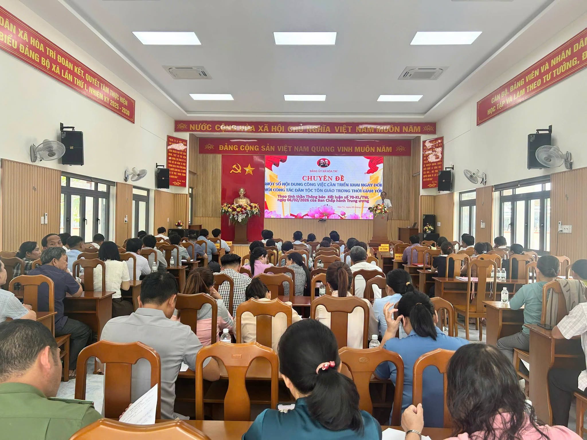 Đảng ủy xã Hòa Trí tổ chức Hội nghị quán triệt, phổ biến các văn bản về công tác dân tộc, tôn giáo và các nghị quyết của Tỉnh ủy