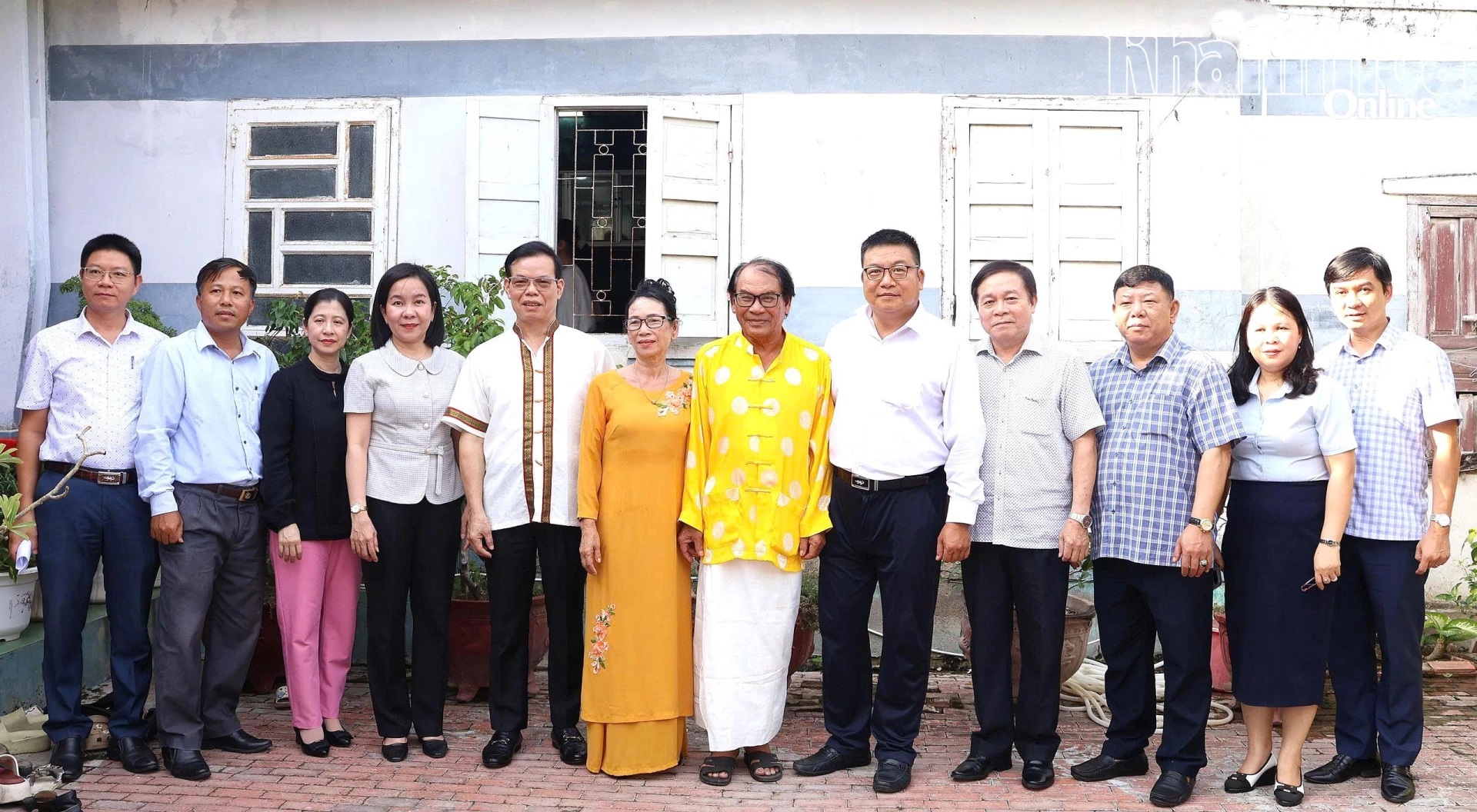 Lãnh đạo Ban Tuyên giáo và Dân vận Trung ương thăm, tặng quà tại 2 xã Ninh Phước và Xuân Hải