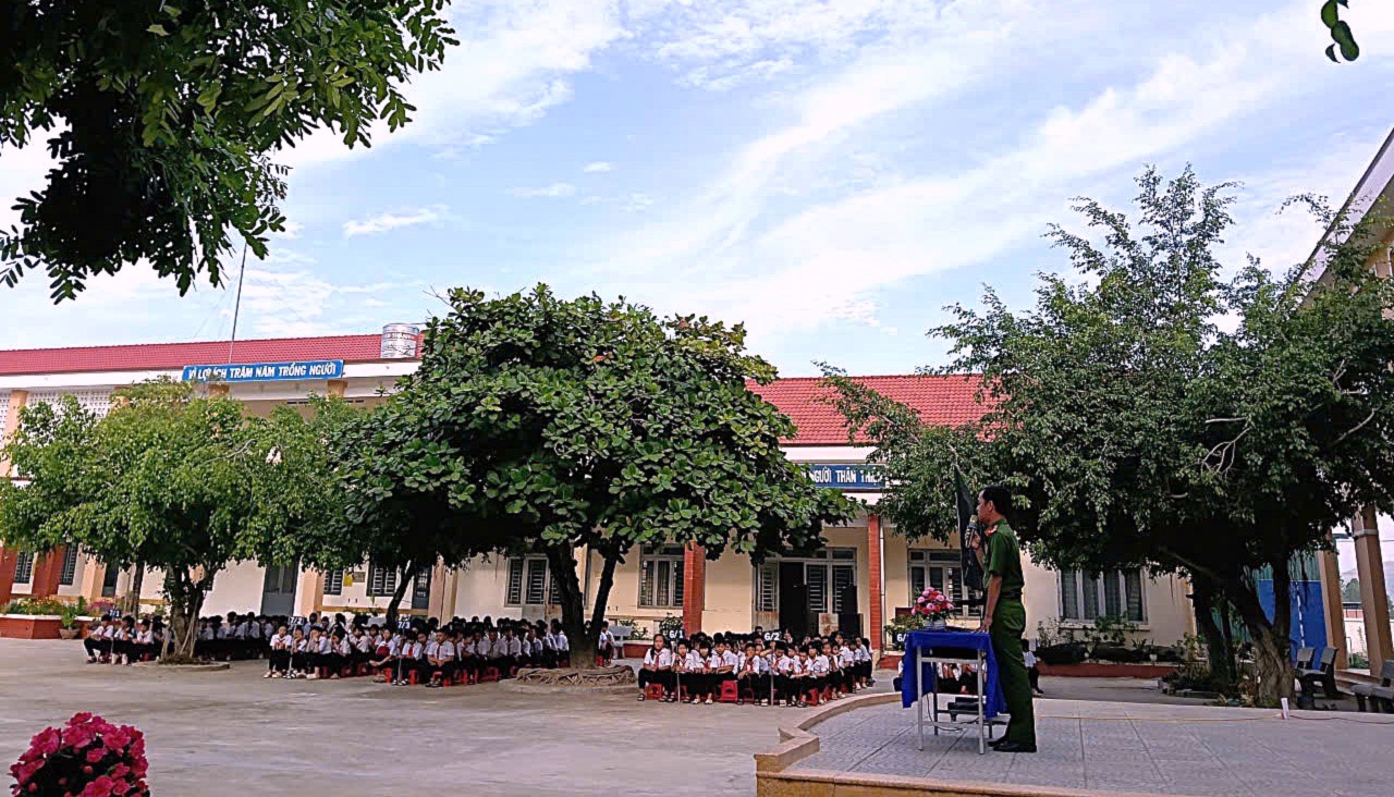 Công an xã Hòa Trí chủ động ngăn chặn hiểm họa ma túy xâm nhập học đường