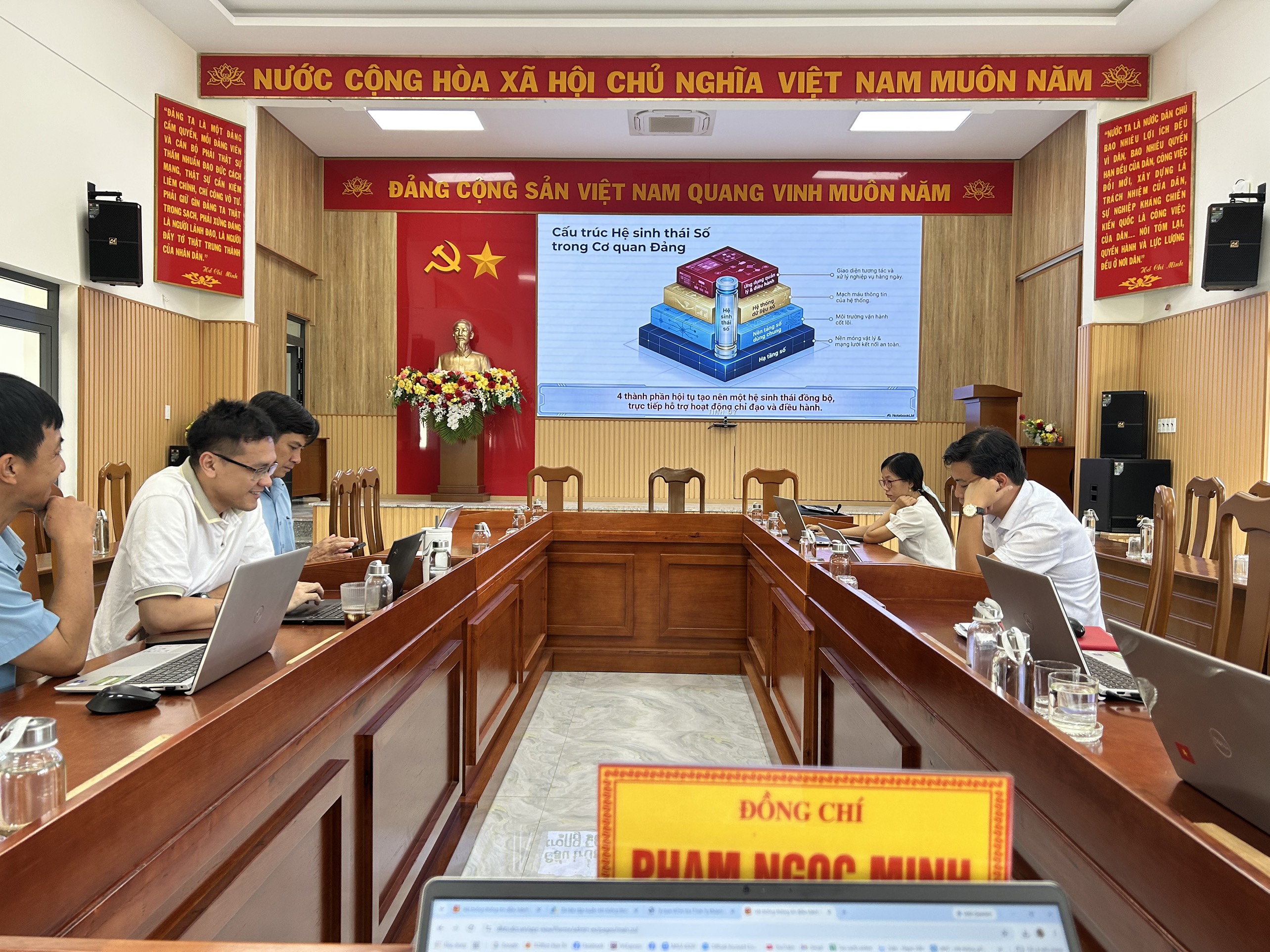 Triển khai Hệ thống thông tin điều hành tác nghiệp trong các cơ quan Đảng tỉnh Khánh Hòa 