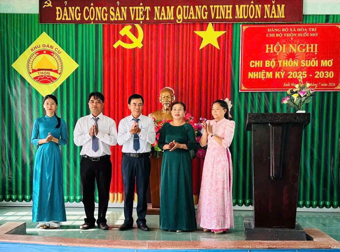 Chi bộ thôn Suối Mơ tổ chức Hội nghị công bố các quyết định về công tác tổ chức và triển khai nhiệm vụ nhiệm kỳ 2025-2030