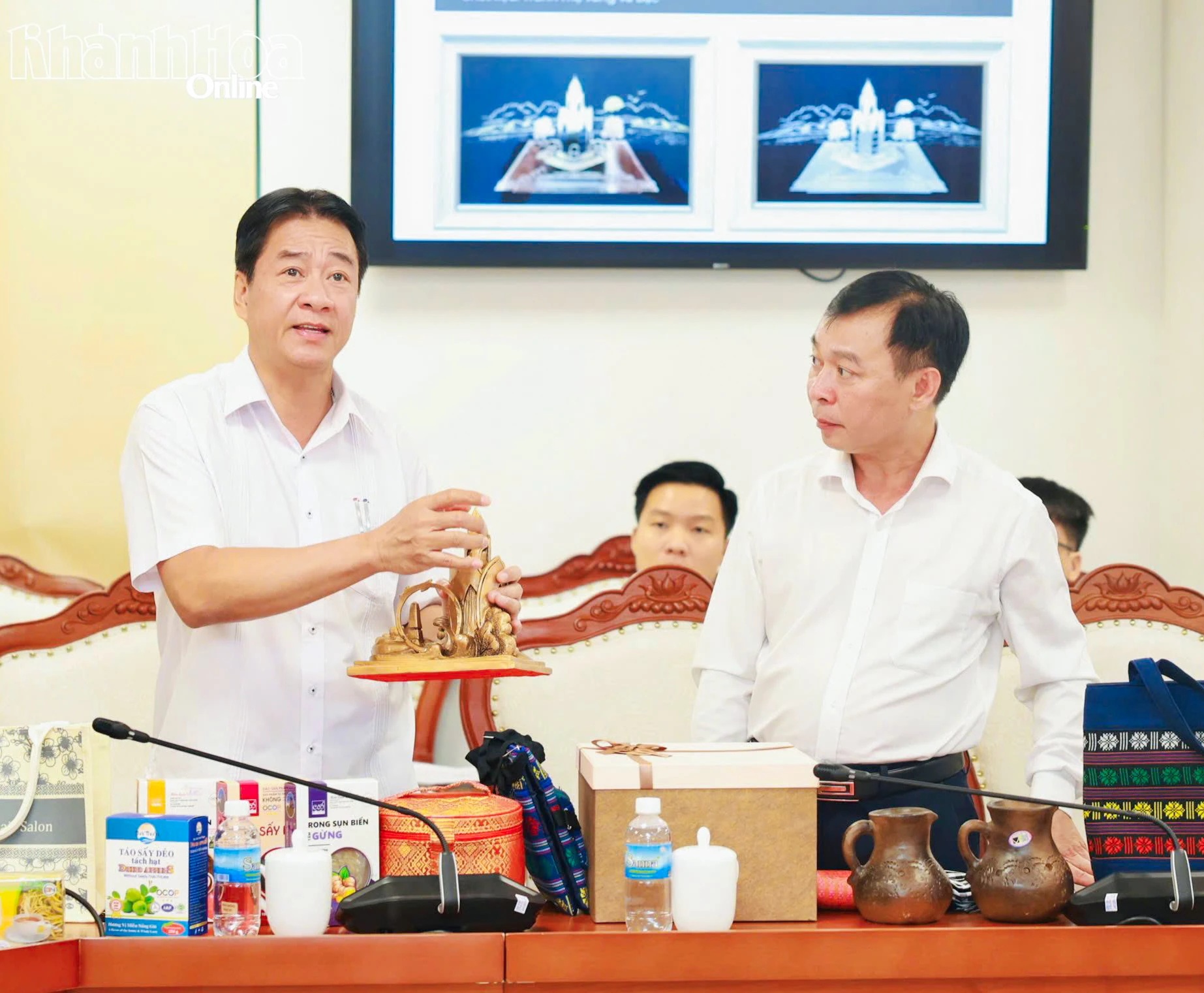 Xây dựng bộ sản phẩm quà tặng phục vụ quảng bá tỉnh Khánh Hòa