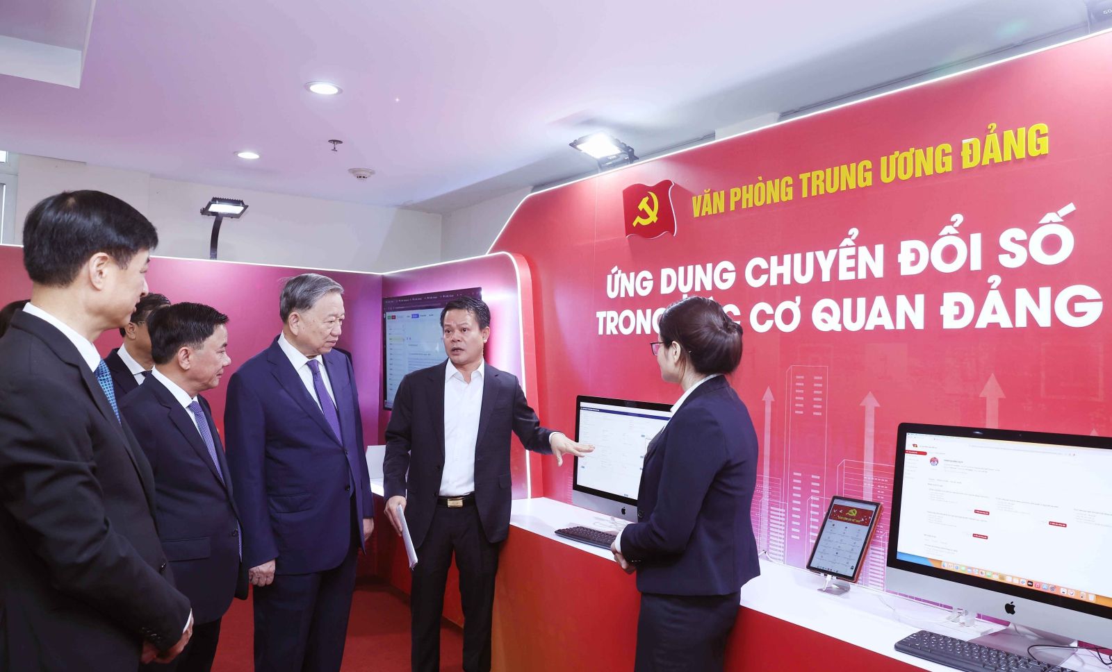 Chuyển đổi số trong các cơ quan Đảng ở Trung ương: Chuyển từ đầu tư công nghệ sang quản trị dựa trên dữ liệu