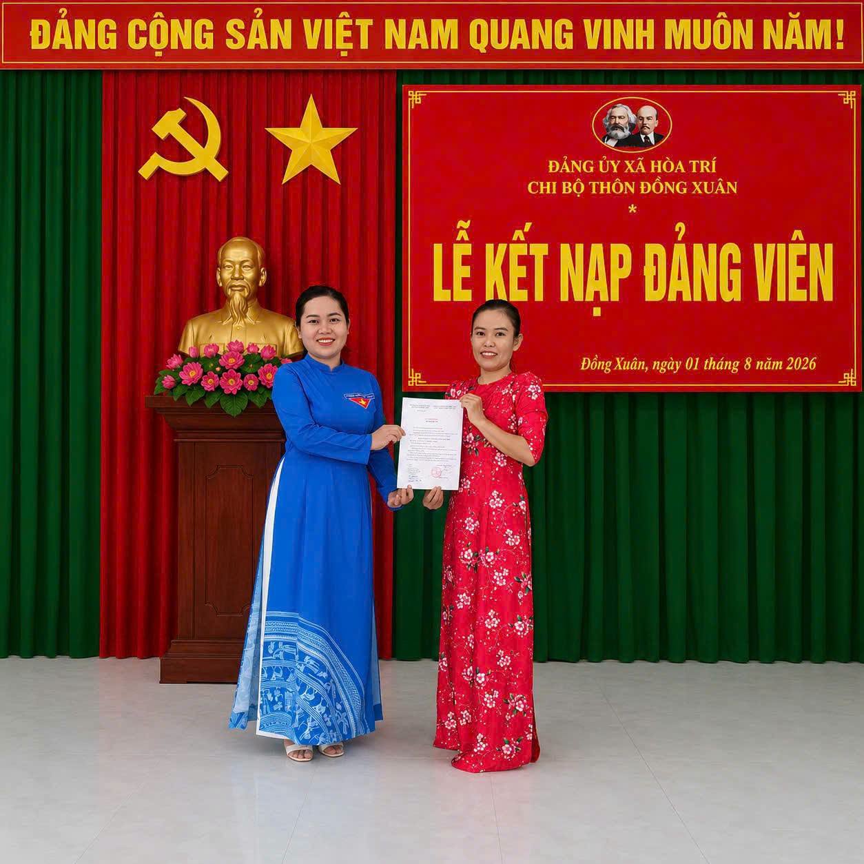 Chi bộ thôn Đồng Xuân tổ chức kết nạp Đảng viên mới