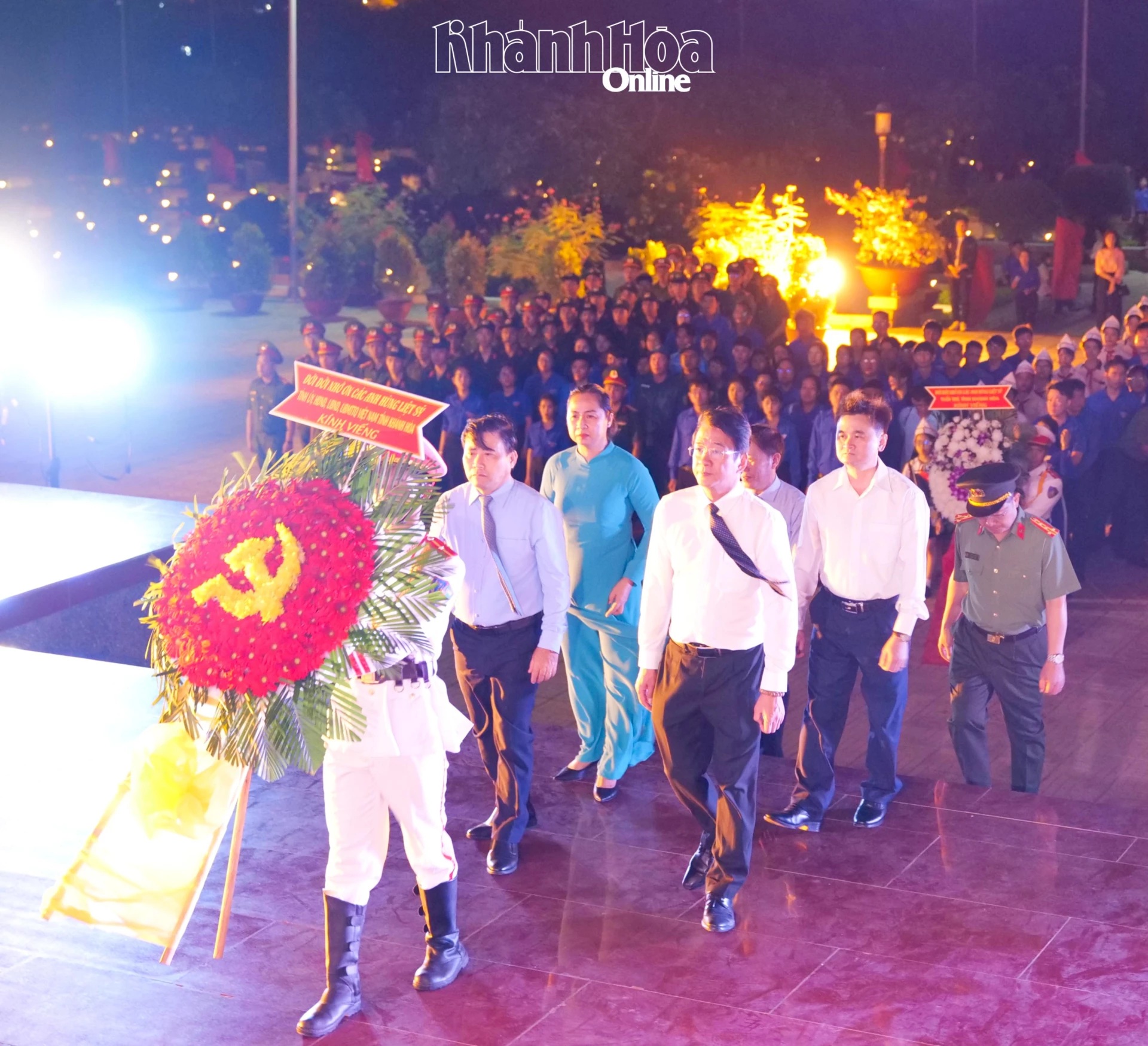 Lễ thắp nến tri ân các anh hùng, liệt sĩ tại Nghĩa trang Liệt sĩ Ninh Thuận