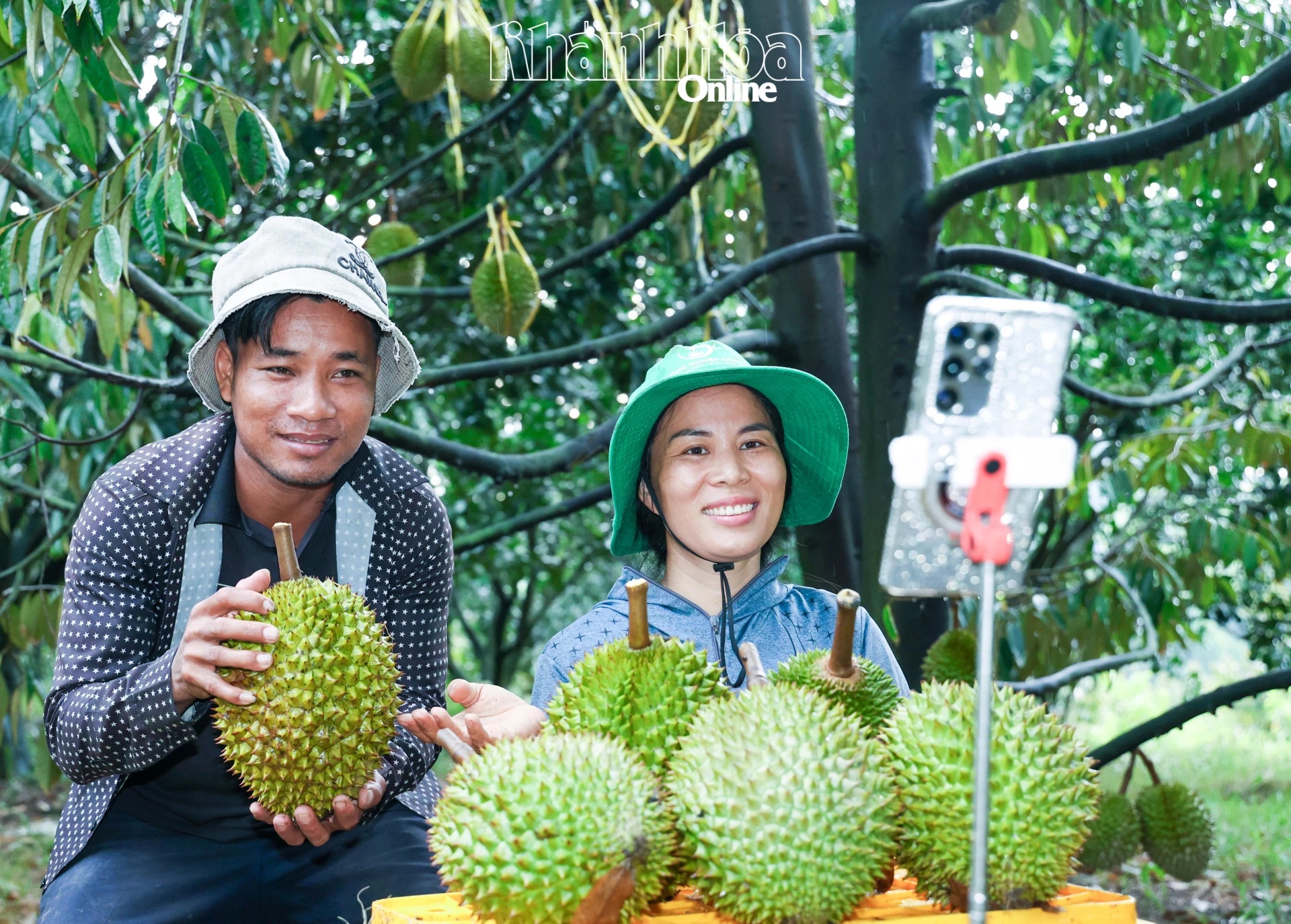 Chuyển đổi số để thích ứng và phát triển