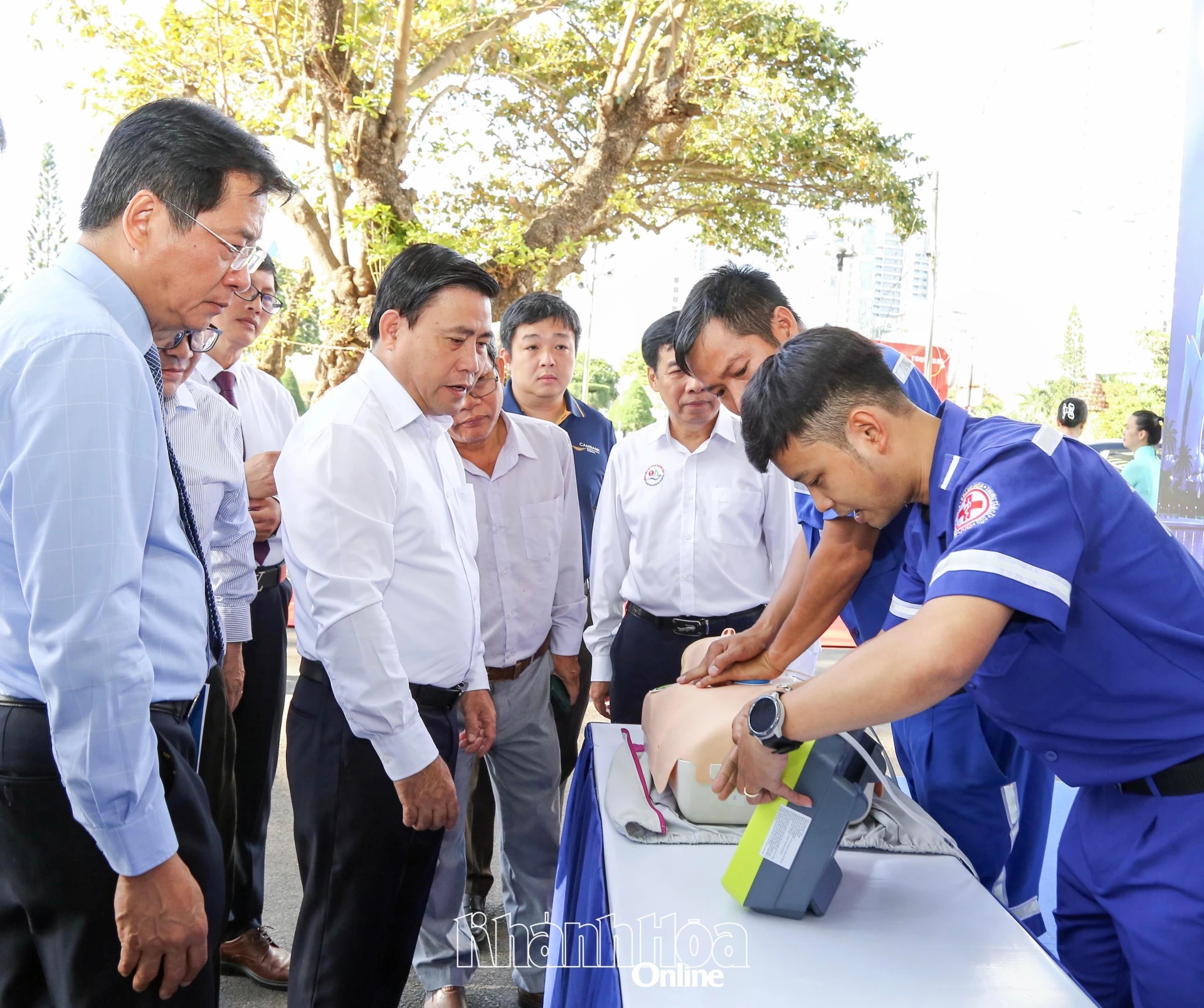 Phát động đào tạo sơ cấp cứu cộng đồng và triển khai máy khử rung tim tự động