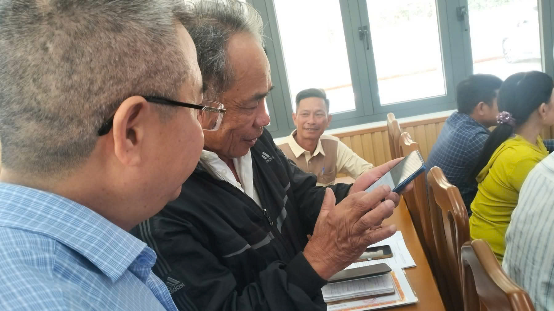 Hội nghị tập huấn sử dụng ứng dụng "Sổ tay đảng viên điện tử"