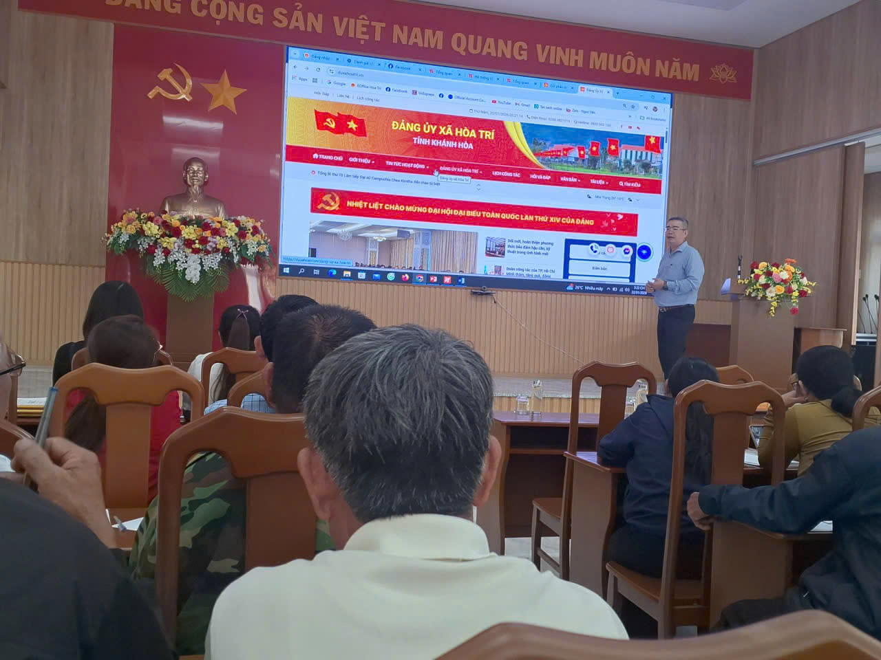 Hội nghị tập huấn sử dụng ứng dụng "Sổ tay đảng viên điện tử"
