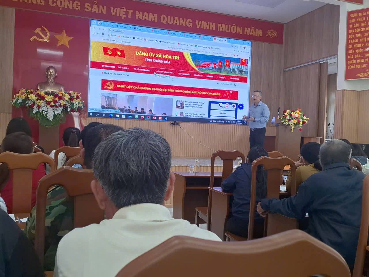 Hội nghị tập huấn sử dụng ứng dụng "Sổ tay đảng viên điện tử"