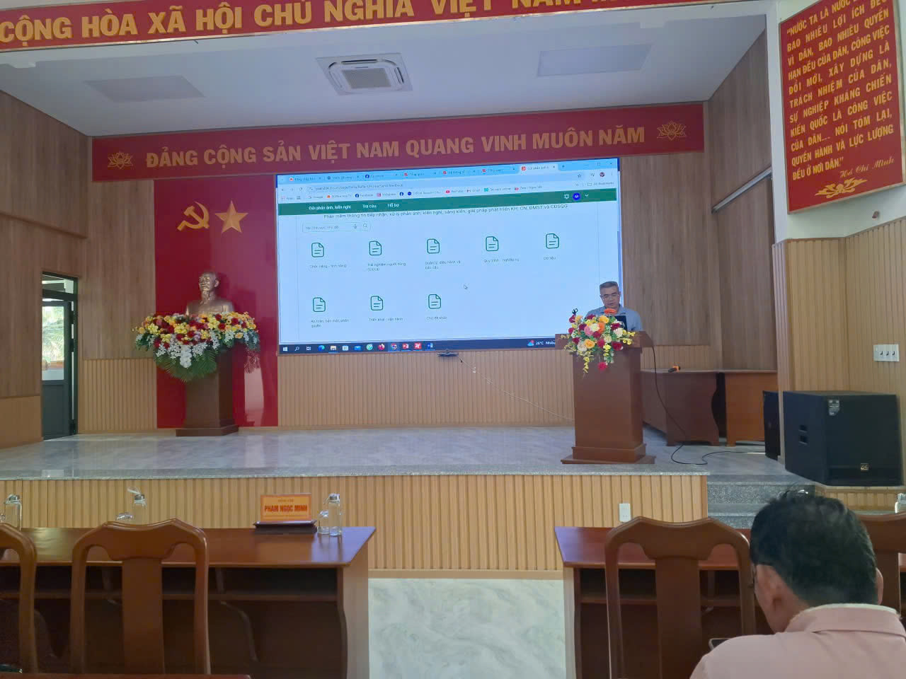 Hội nghị tập huấn sử dụng ứng dụng "Sổ tay đảng viên điện tử"