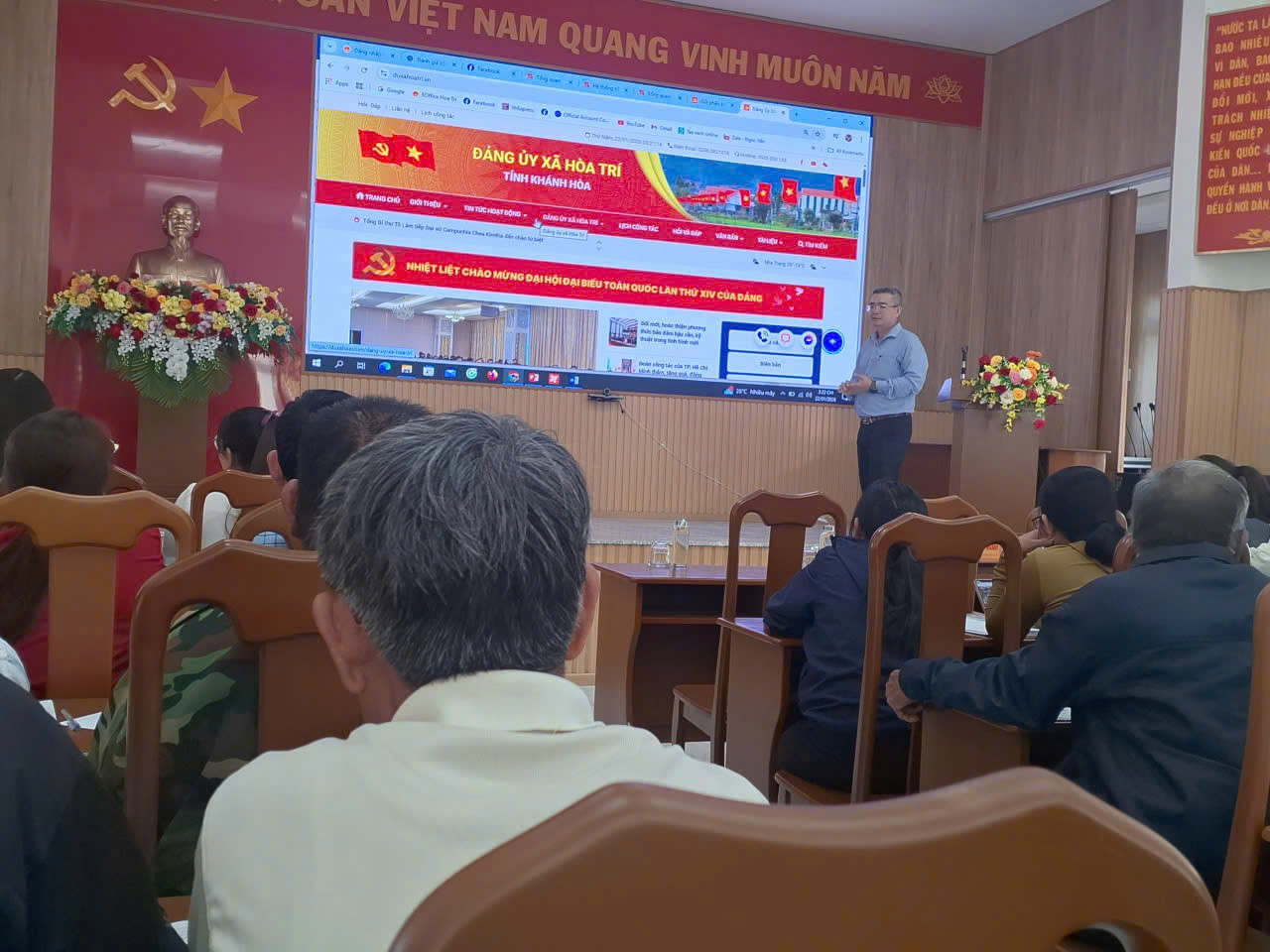 Hội nghị tập huấn sử dụng ứng dụng "Sổ tay đảng viên điện tử"