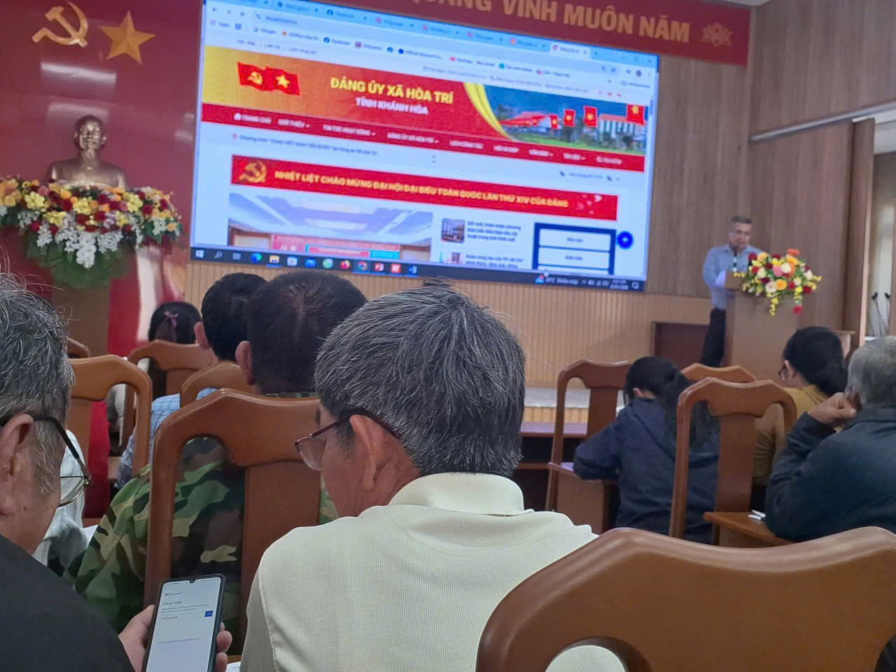 Hội nghị tập huấn sử dụng ứng dụng "Sổ tay đảng viên điện tử"