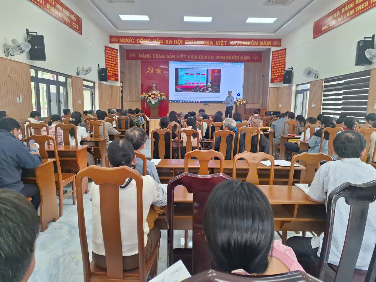 Hội nghị tập huấn sử dụng ứng dụng "Sổ tay đảng viên điện tử"